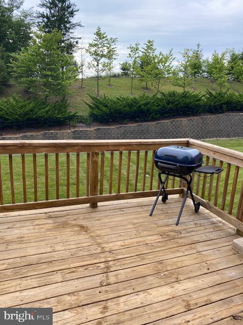 POWELLS RUN VILLAGE COND - Residential Lease