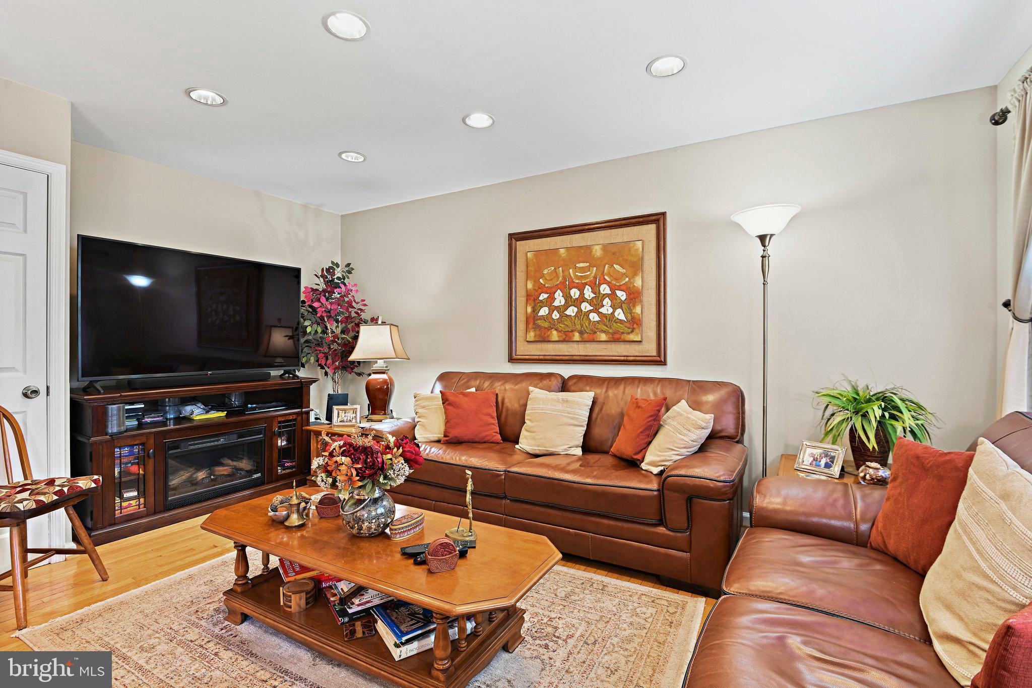 EMERALD CHASE - Residential