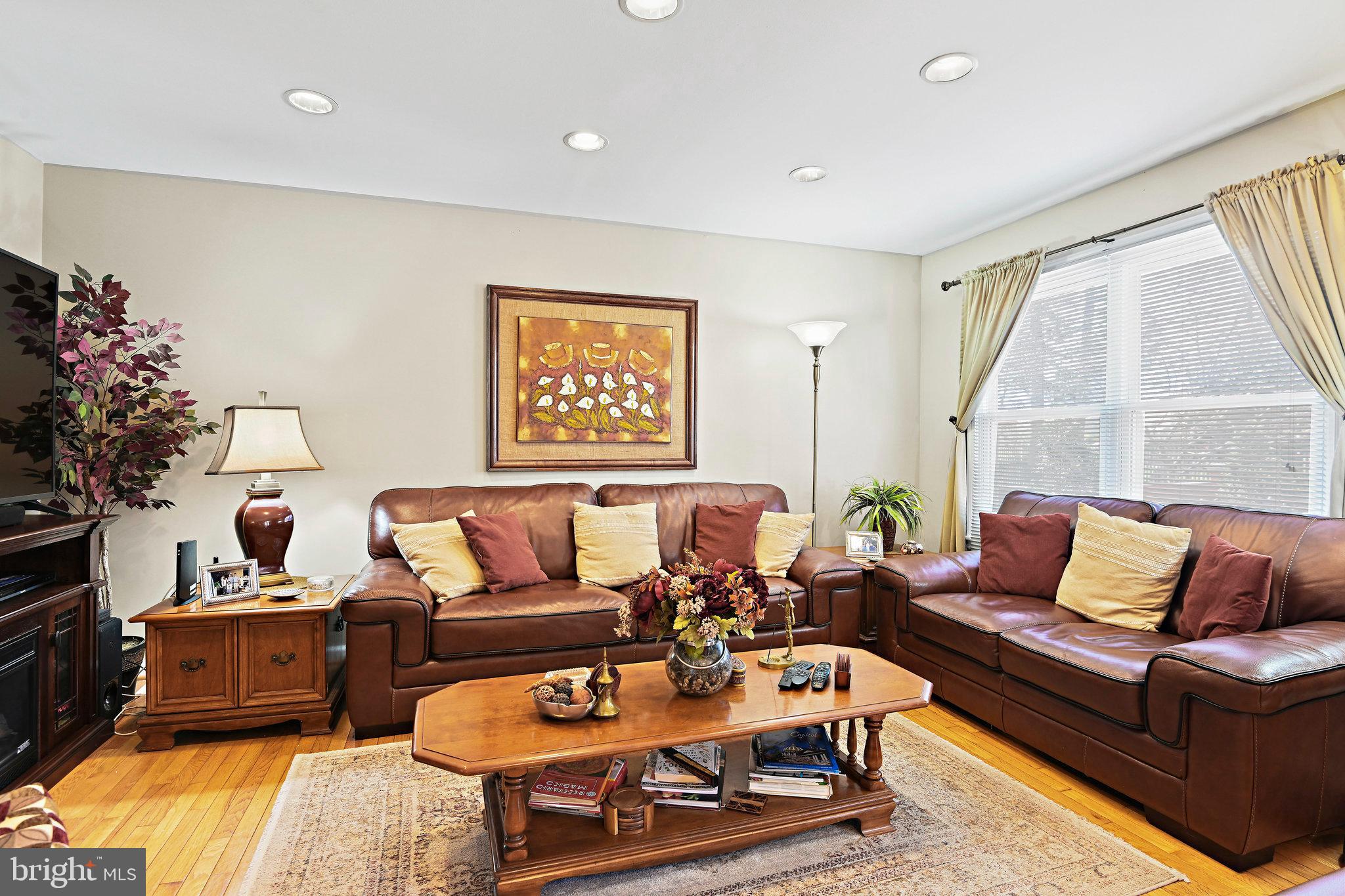 EMERALD CHASE - Residential