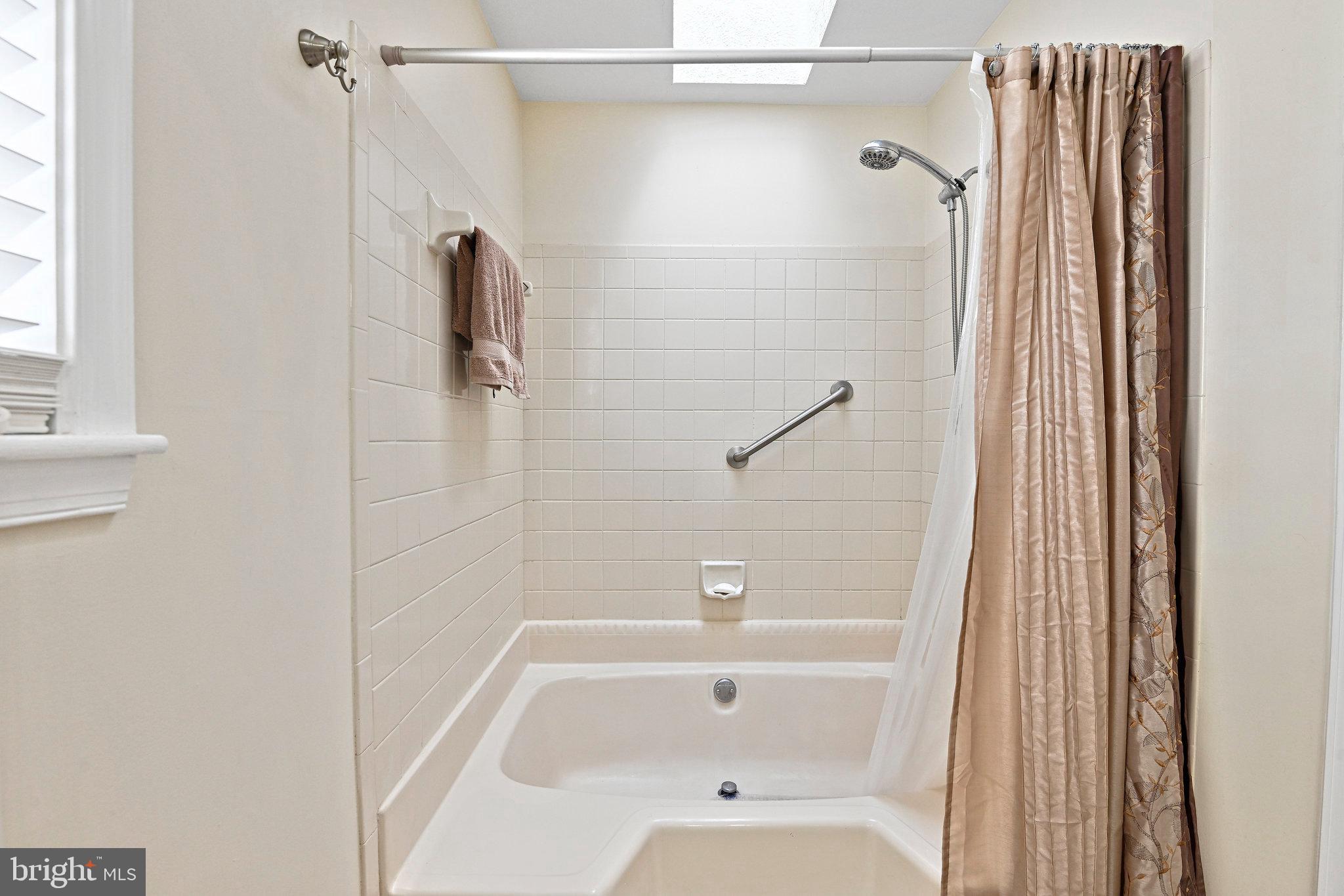 EMERALD CHASE - Residential