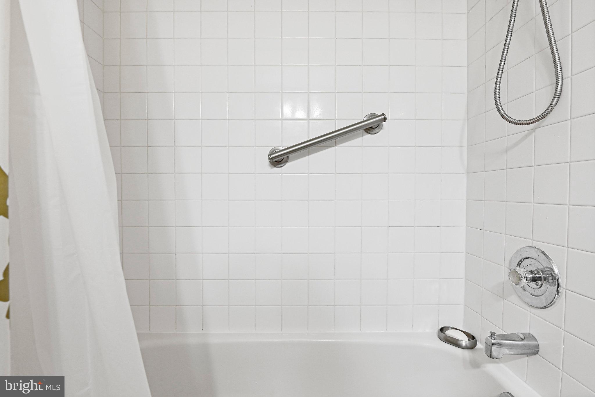 EMERALD CHASE - Residential