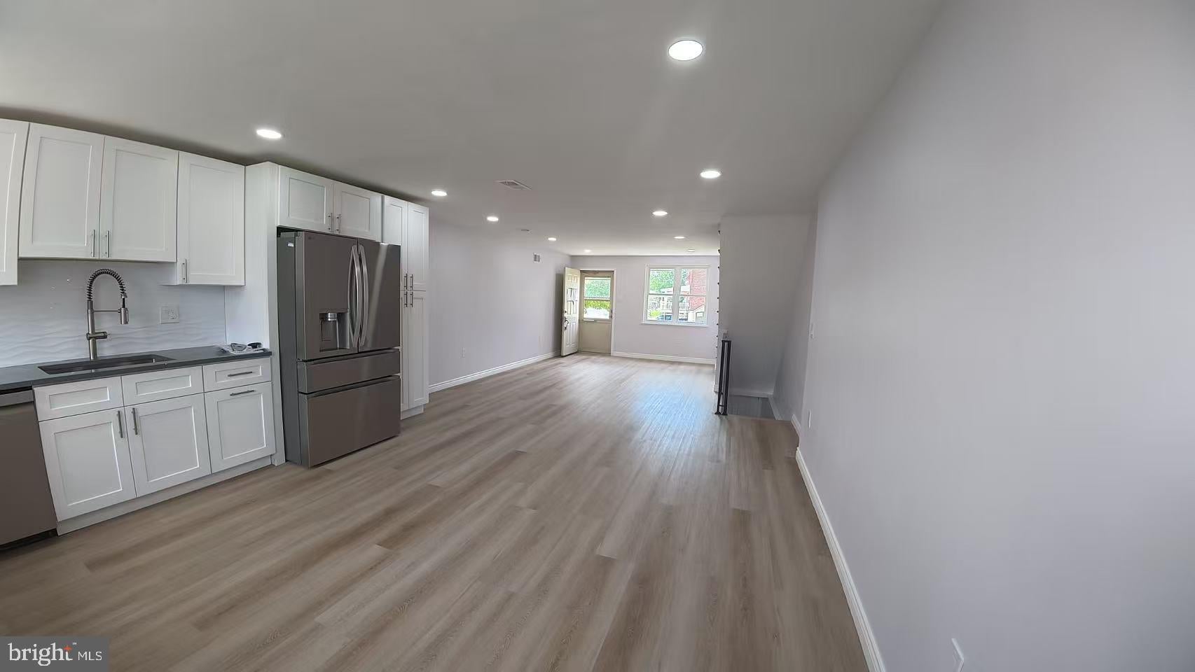 817 HILLCREST DRIVE