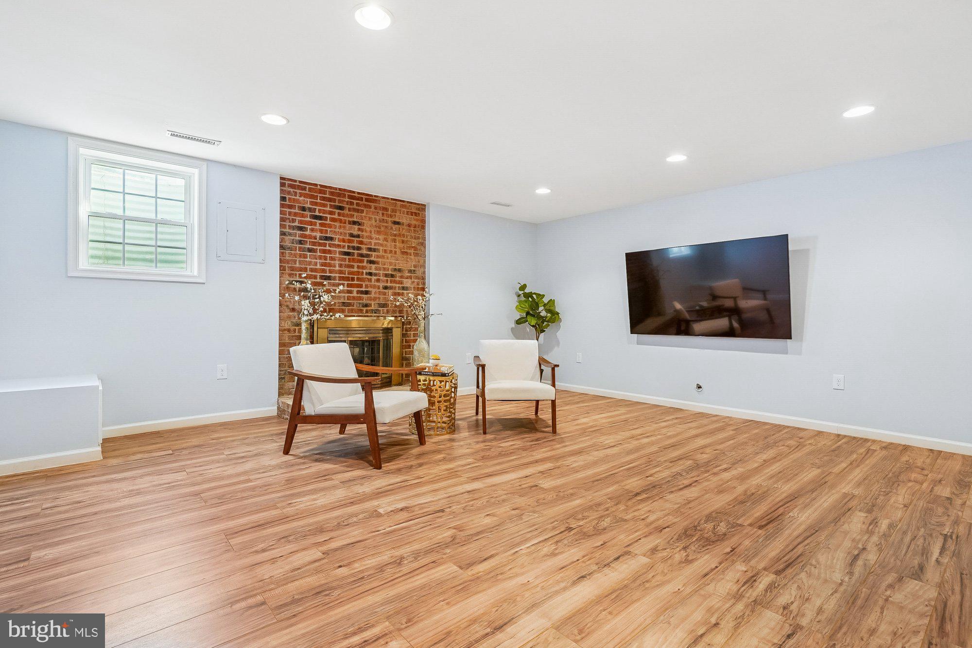 HILLSIDE COMMONS - Residential