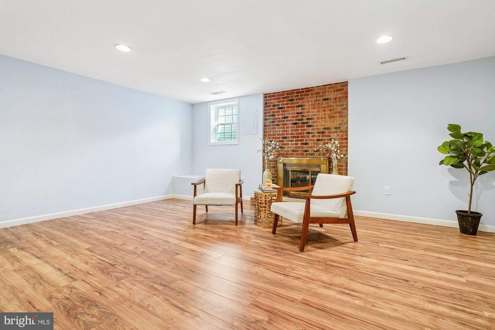 HILLSIDE COMMONS - Residential