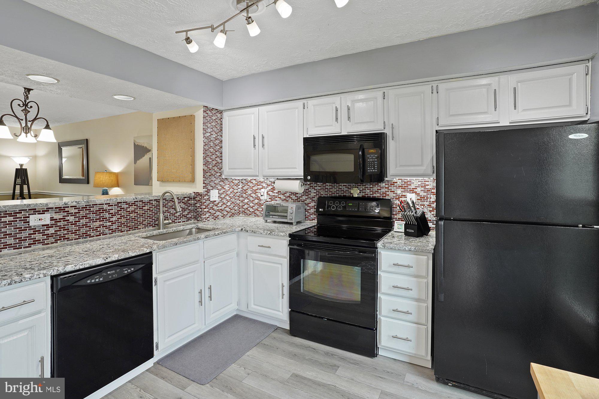 LAUREL WOODS - Residential