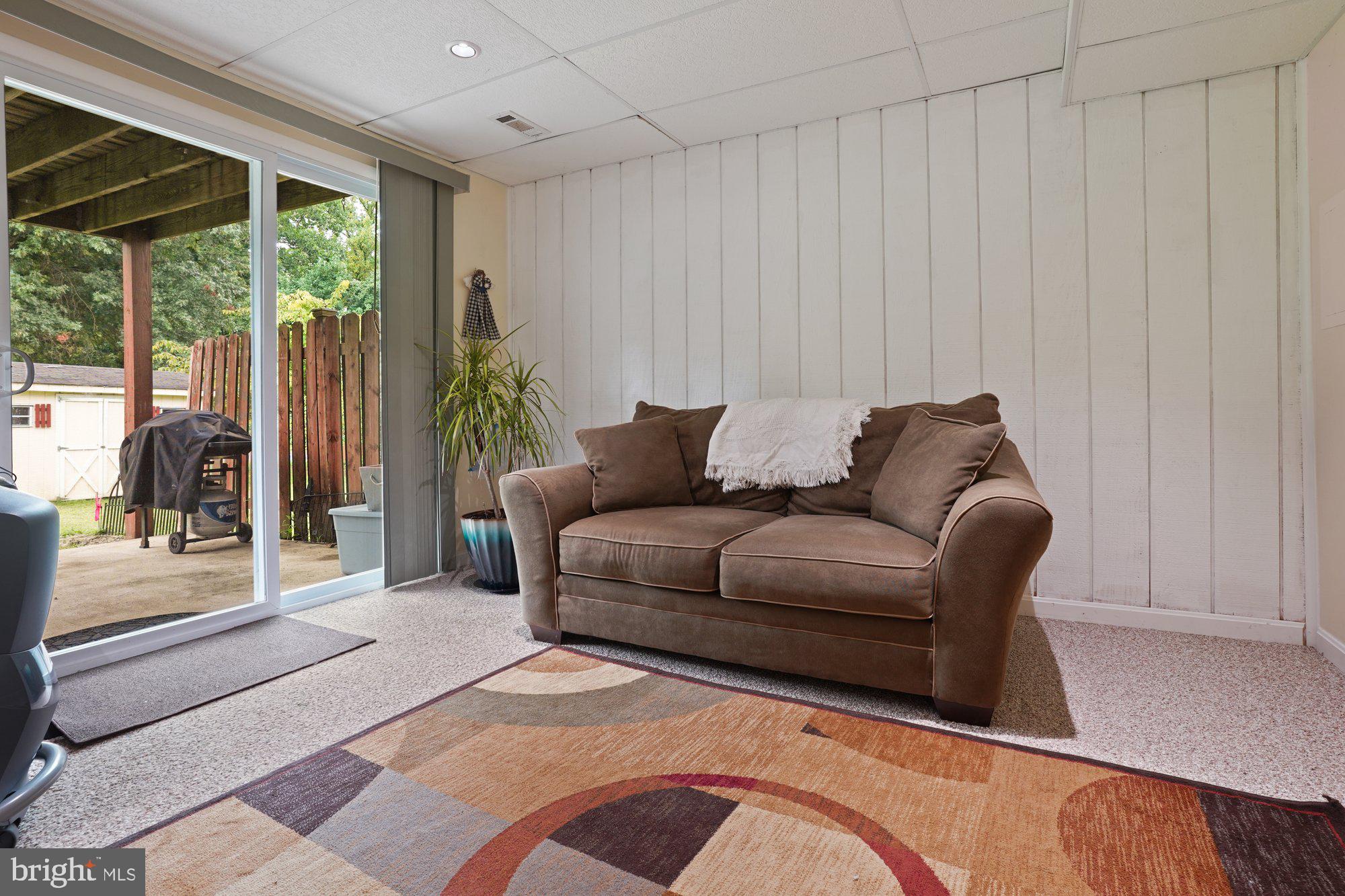 LAUREL WOODS - Residential