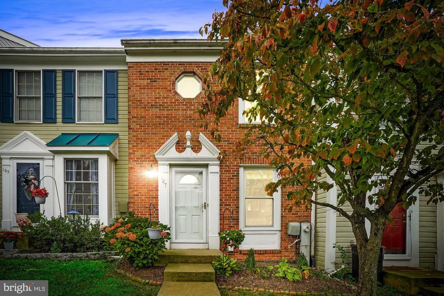 JUST LISTED IN LAUREL WOODS