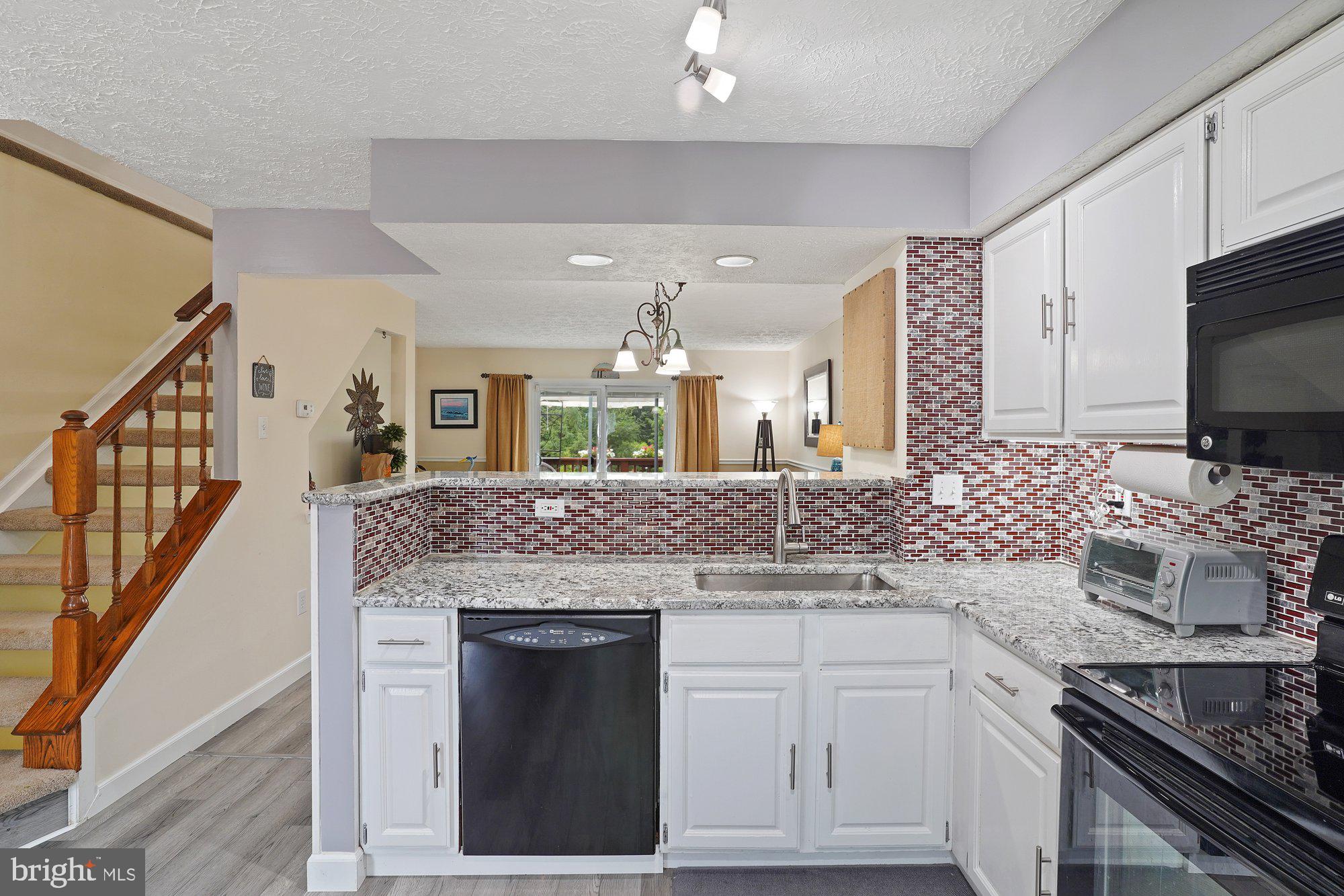 LAUREL WOODS - Residential