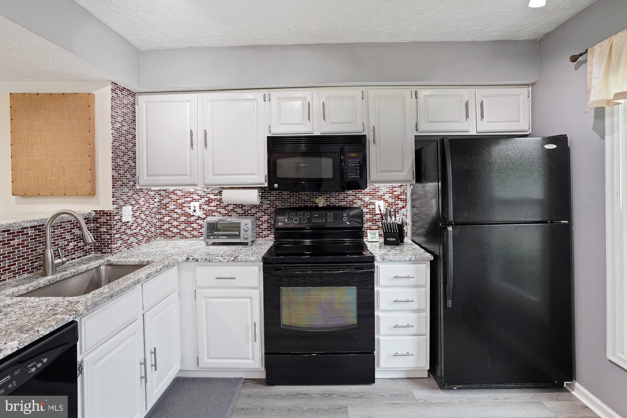 LAUREL WOODS - Residential