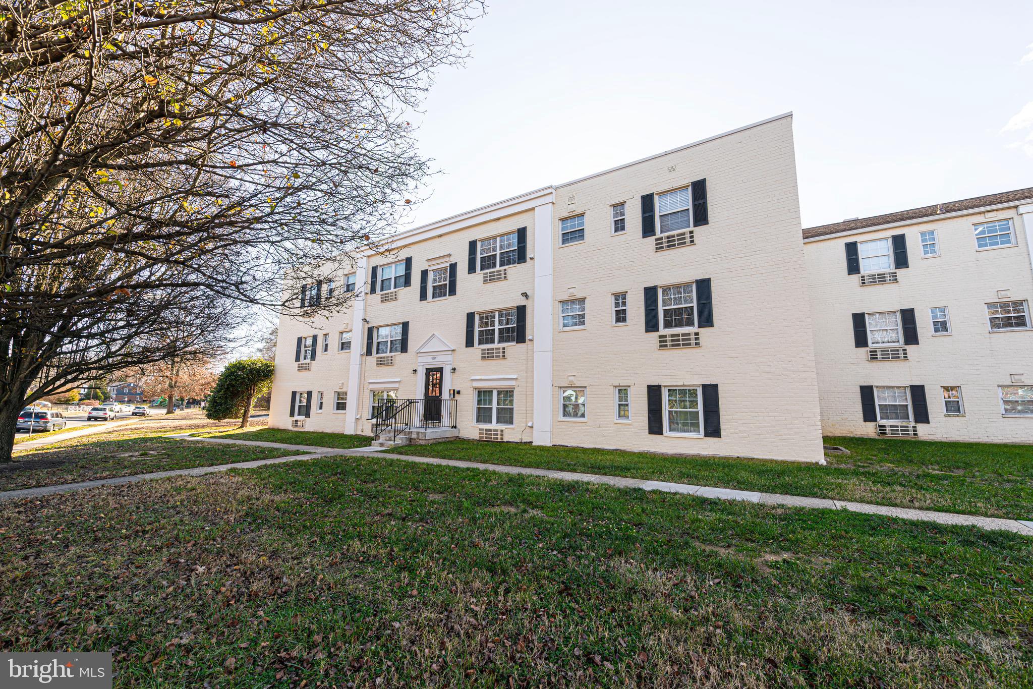 FARRINGTON PLACE - Residential Lease