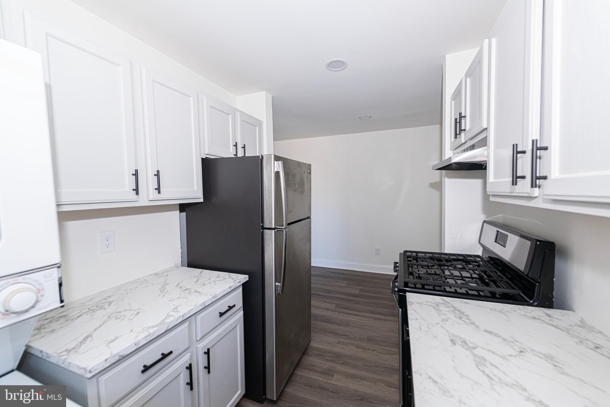 FARRINGTON PLACE - Residential Lease