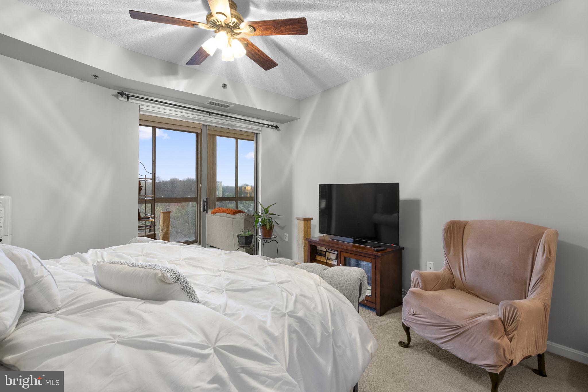 VANTAGE POINT EAST @ LEISURE WORLD - Residential