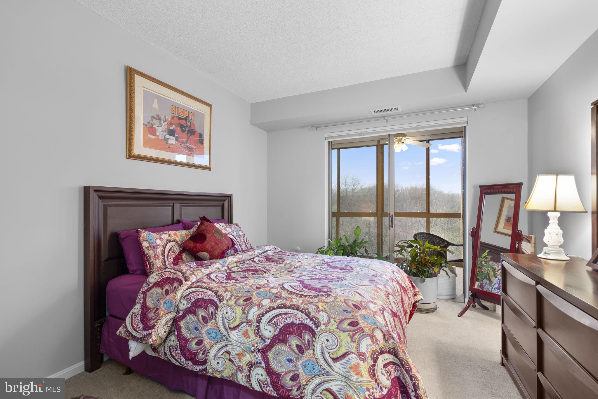VANTAGE POINT EAST @ LEISURE WORLD - Residential
