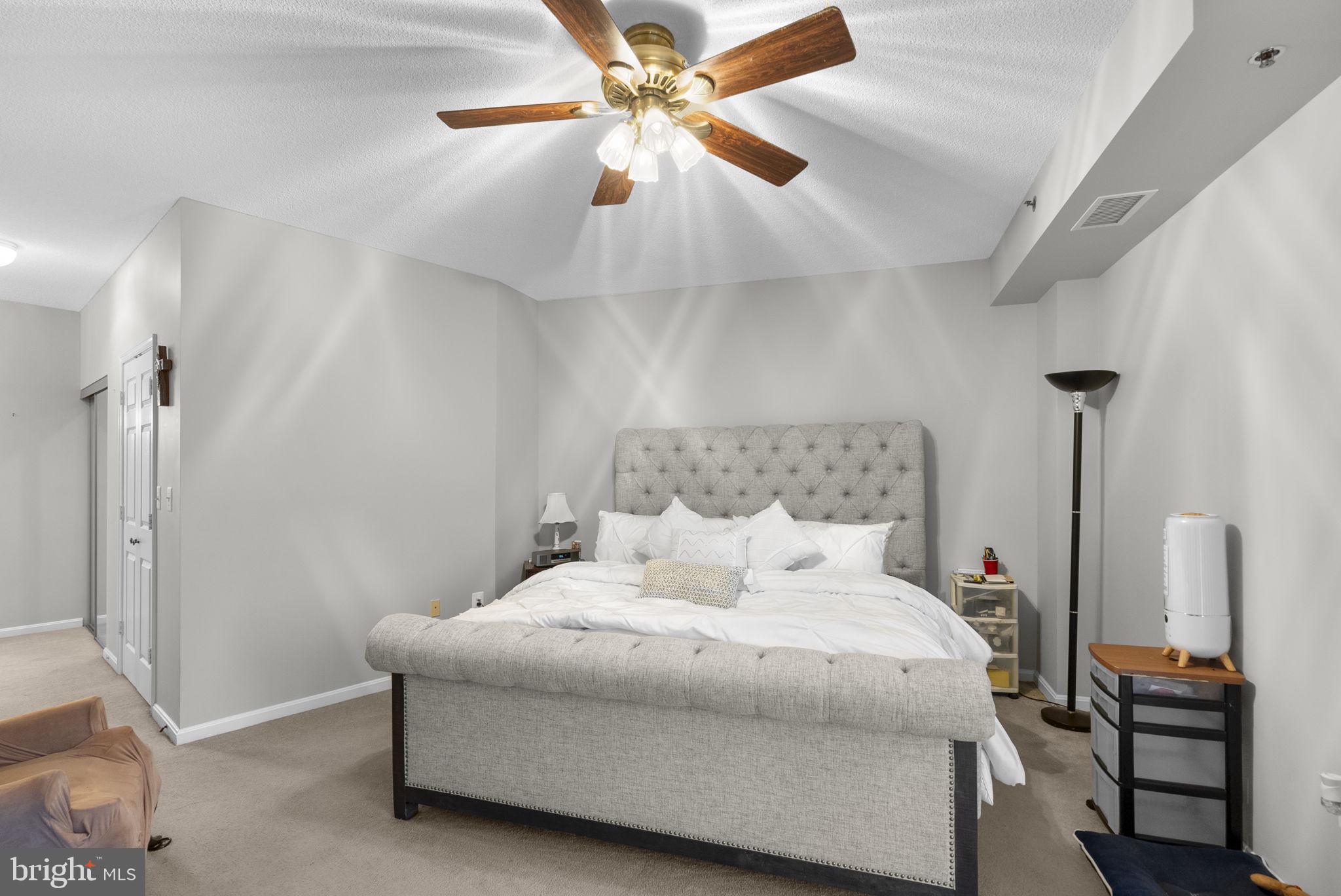 VANTAGE POINT EAST @ LEISURE WORLD - Residential