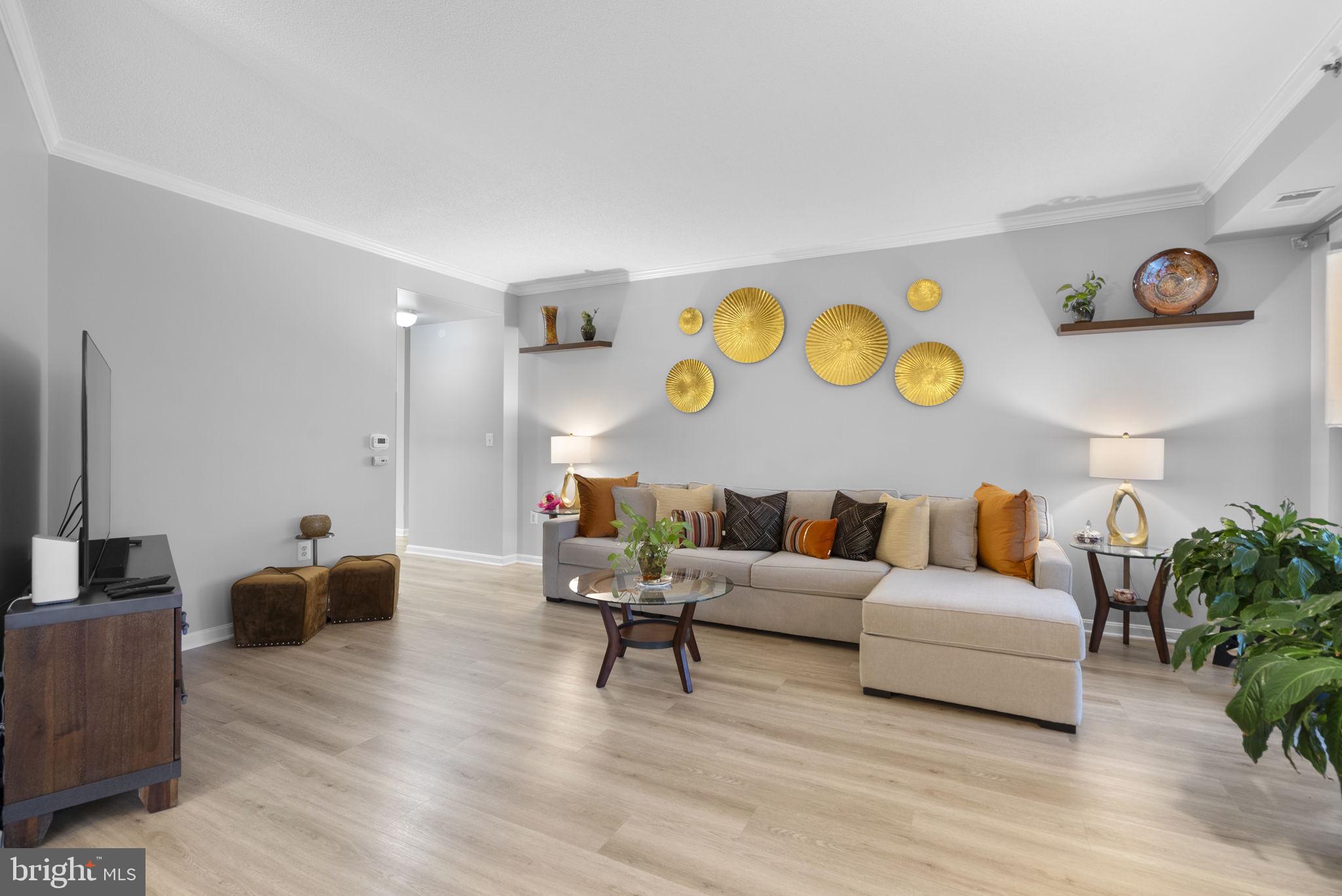 VANTAGE POINT EAST @ LEISURE WORLD - Residential
