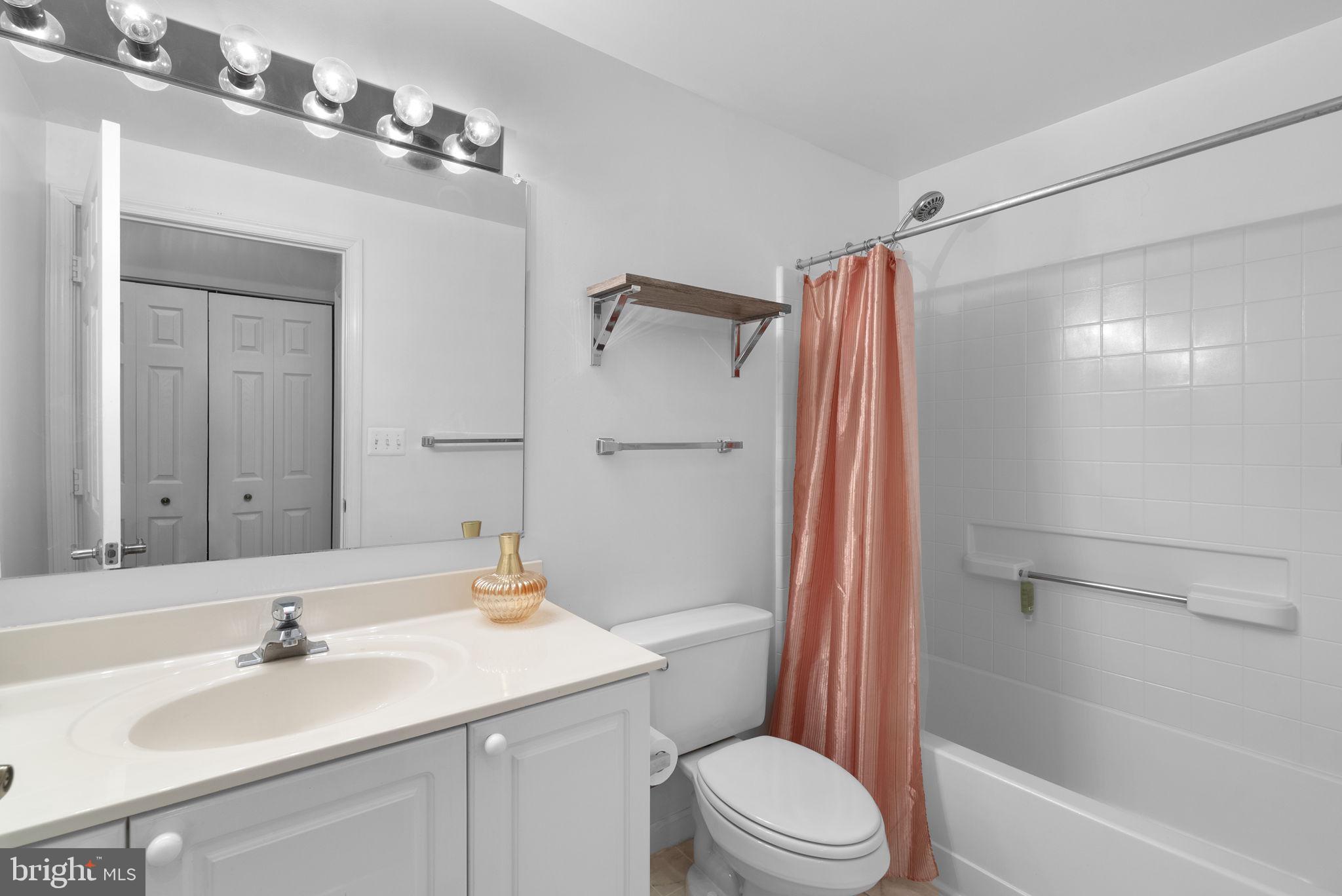 VANTAGE POINT EAST @ LEISURE WORLD - Residential