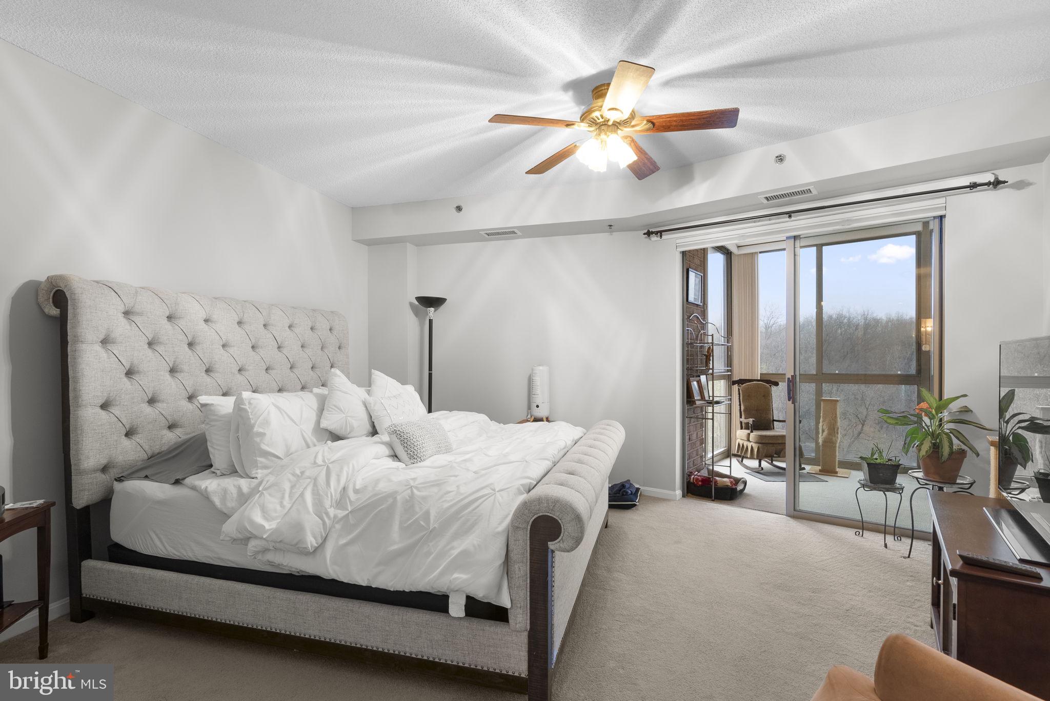 VANTAGE POINT EAST @ LEISURE WORLD - Residential