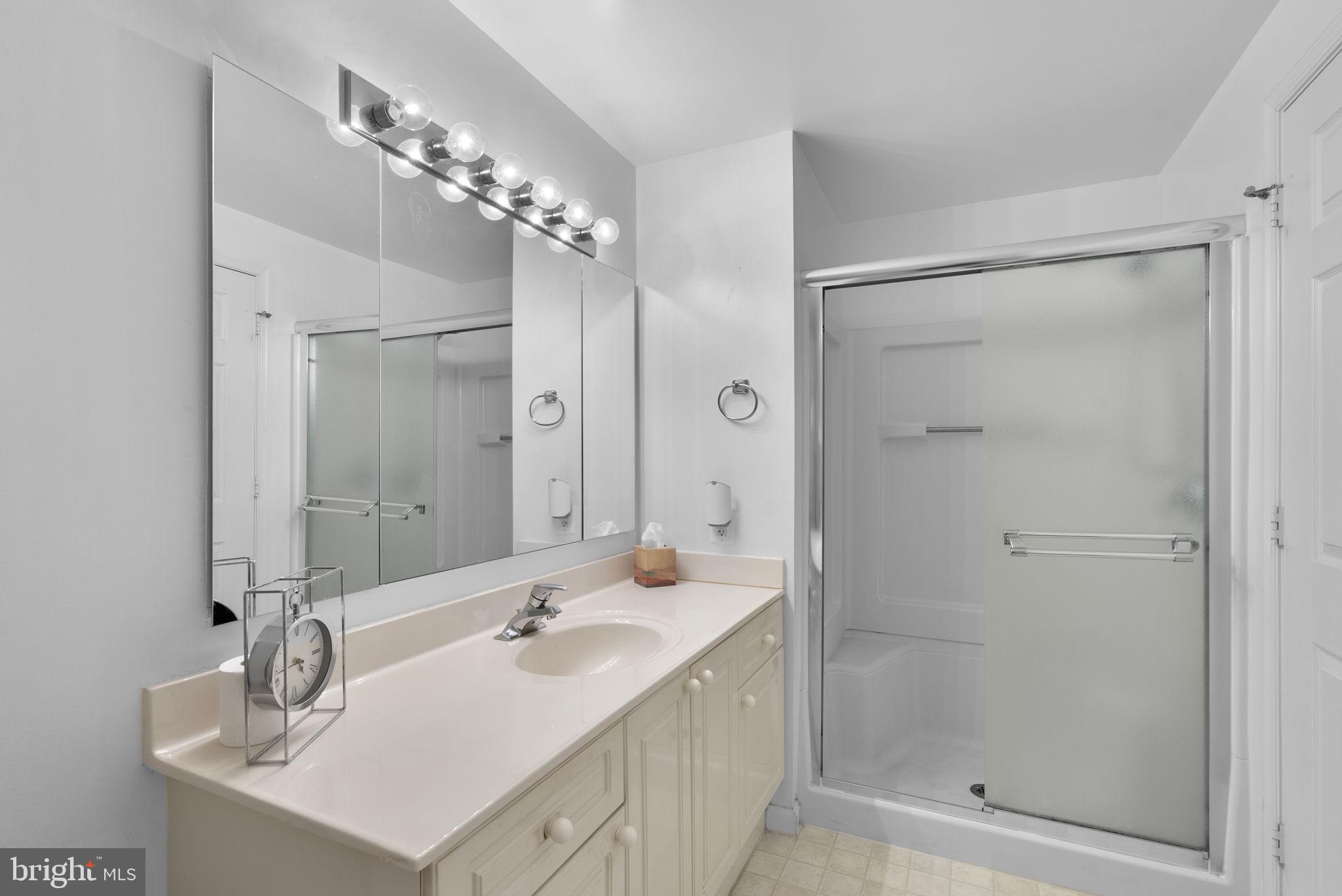 VANTAGE POINT EAST @ LEISURE WORLD - Residential