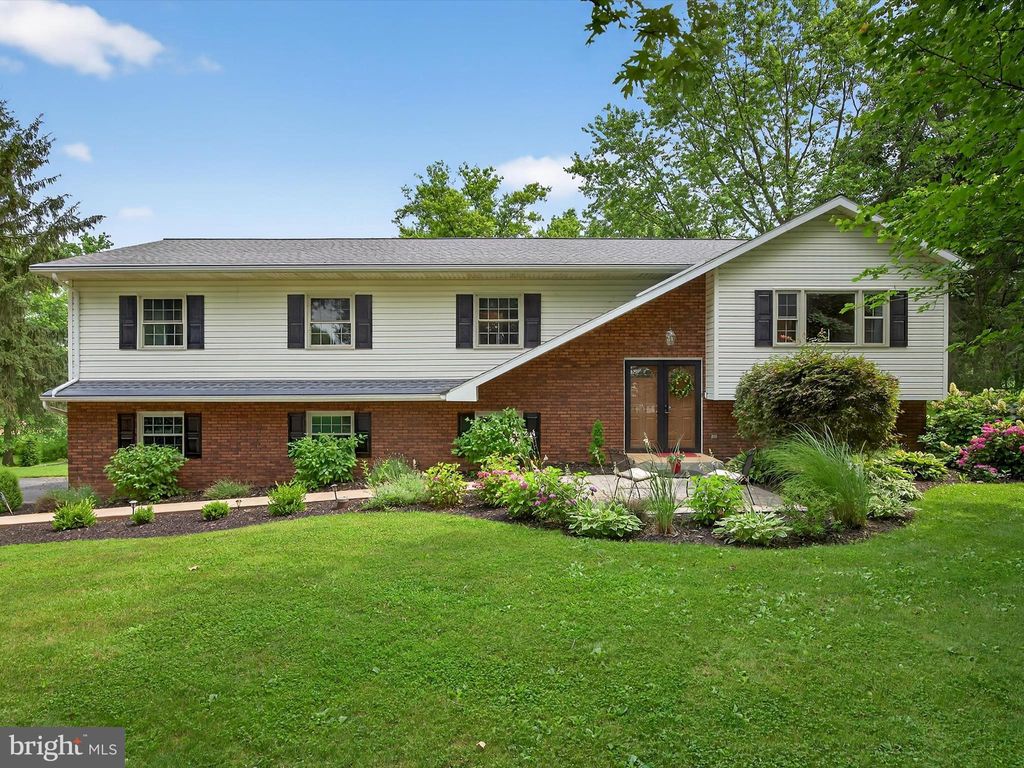 Photo of 191 Carol Drive, WASHINGTON BORO, PA 17582 (MLS # PALA2072404)