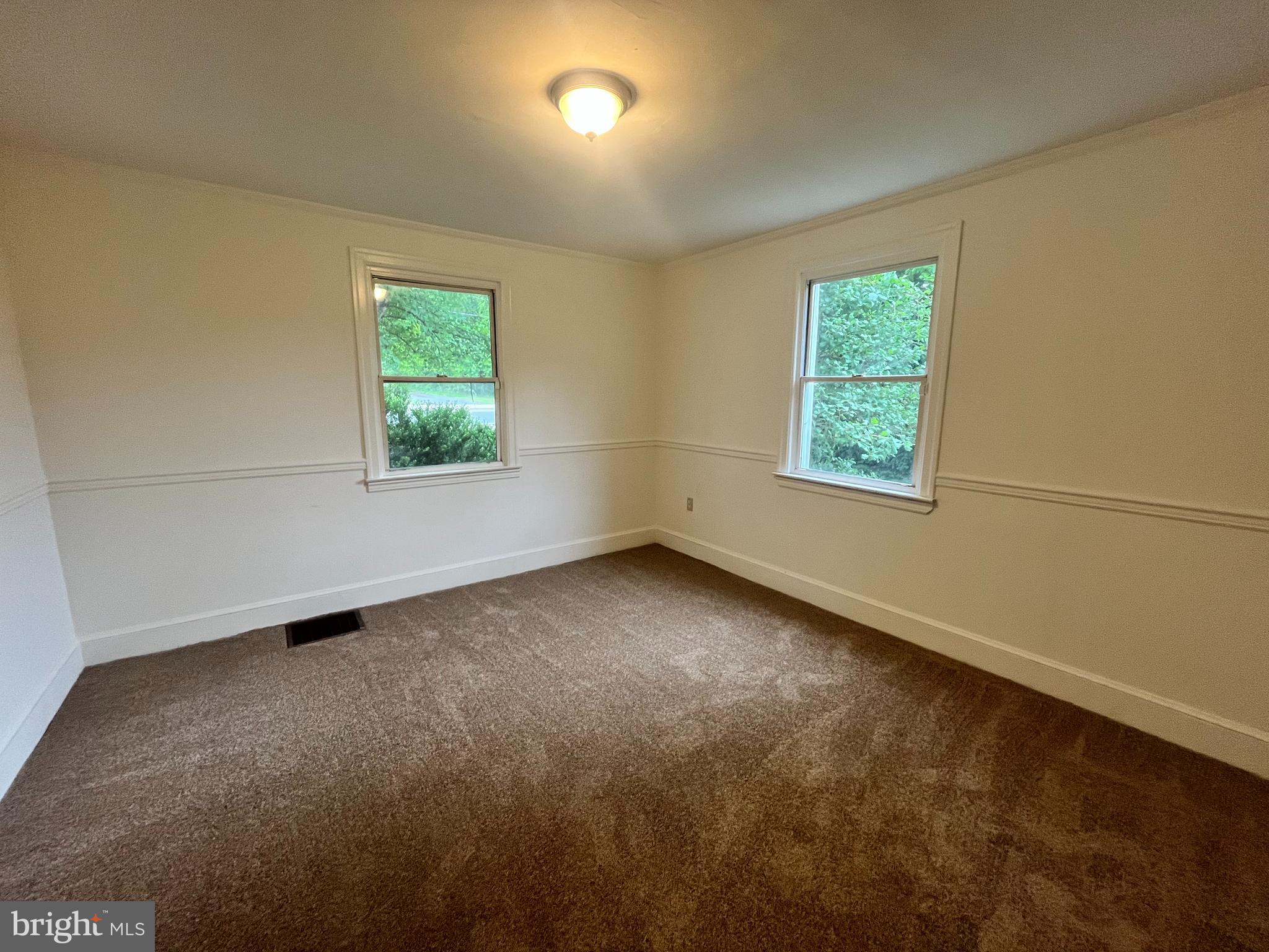 MARYLAND MANOR - Residential Lease