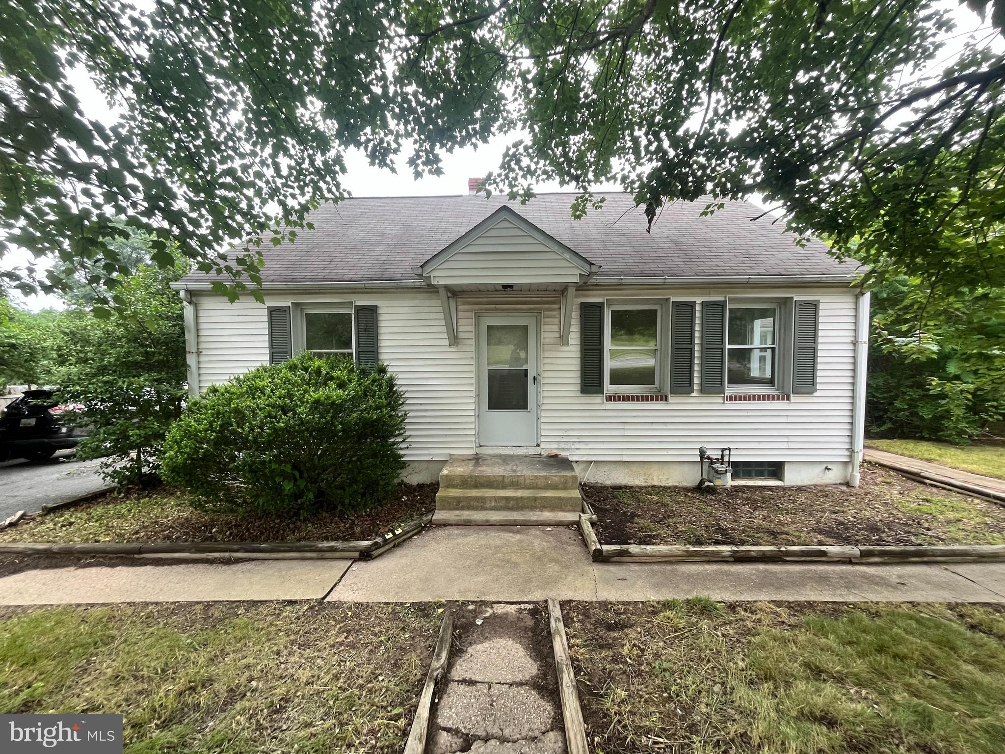 MARYLAND MANOR - Residential Lease