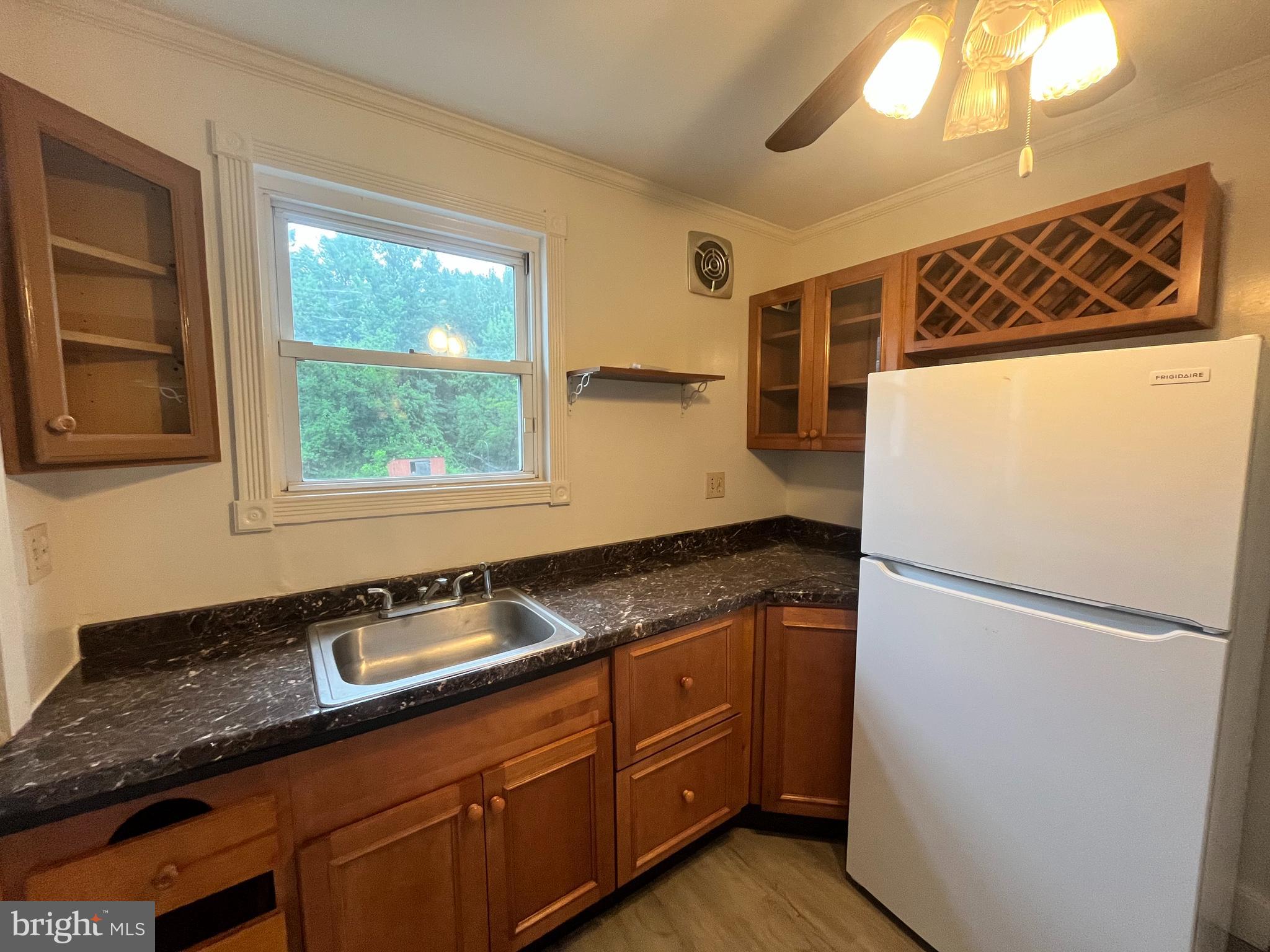 MARYLAND MANOR - Residential Lease