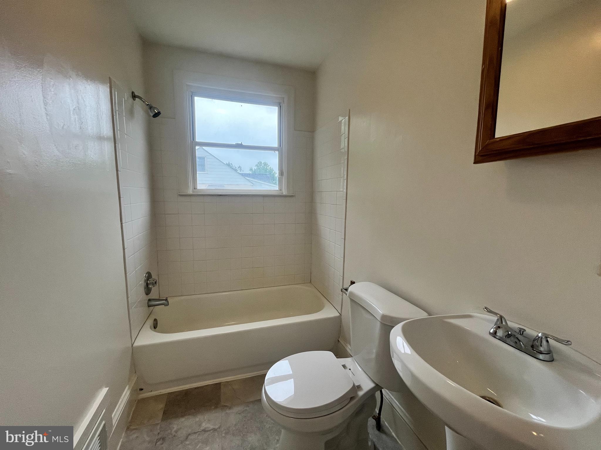 MARYLAND MANOR - Residential Lease