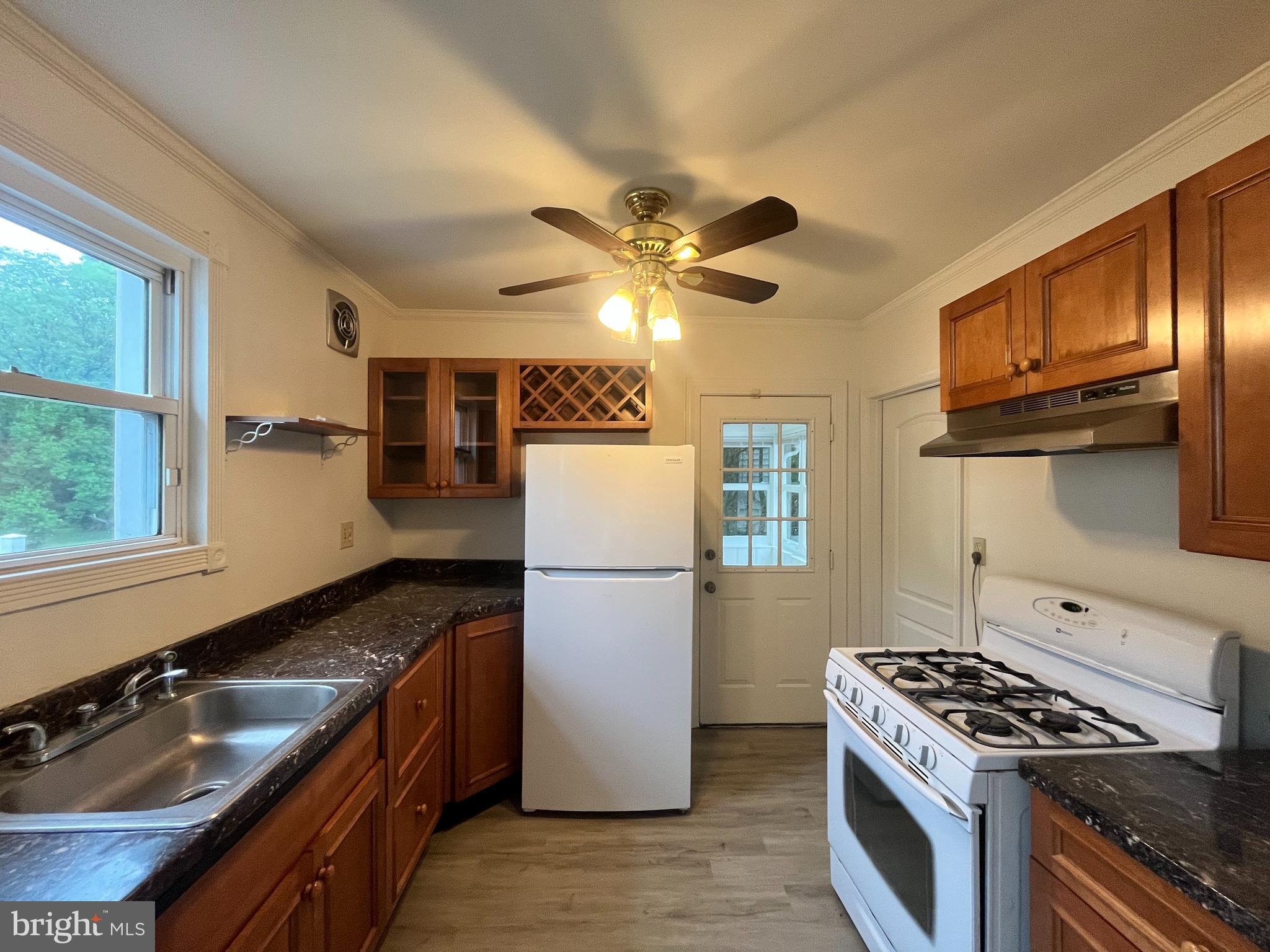 MARYLAND MANOR - Residential Lease