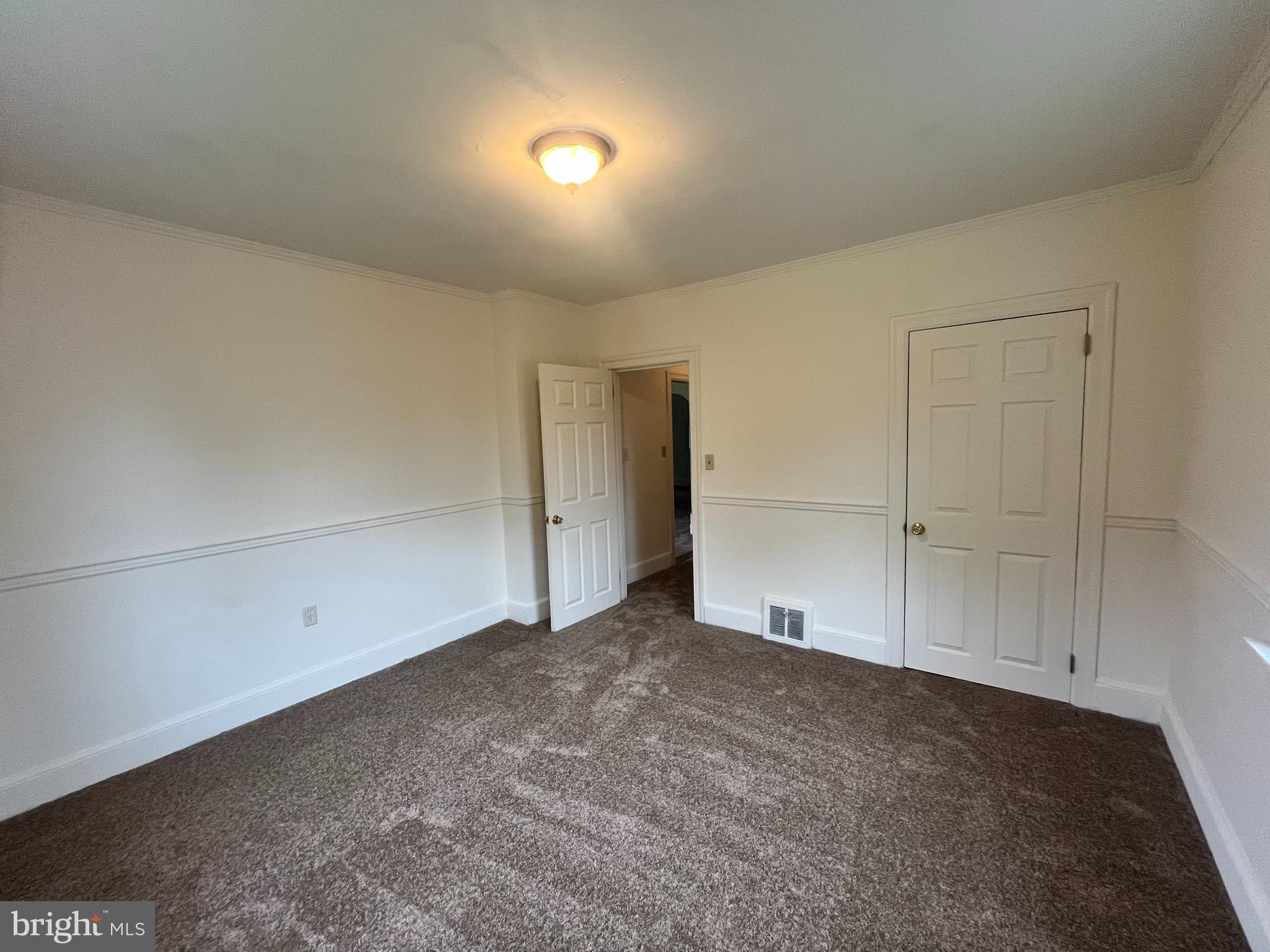 MARYLAND MANOR - Residential Lease