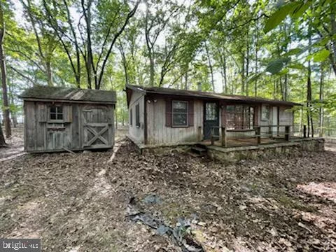 Ponds Court, Berkeley Springs, WV 25411
