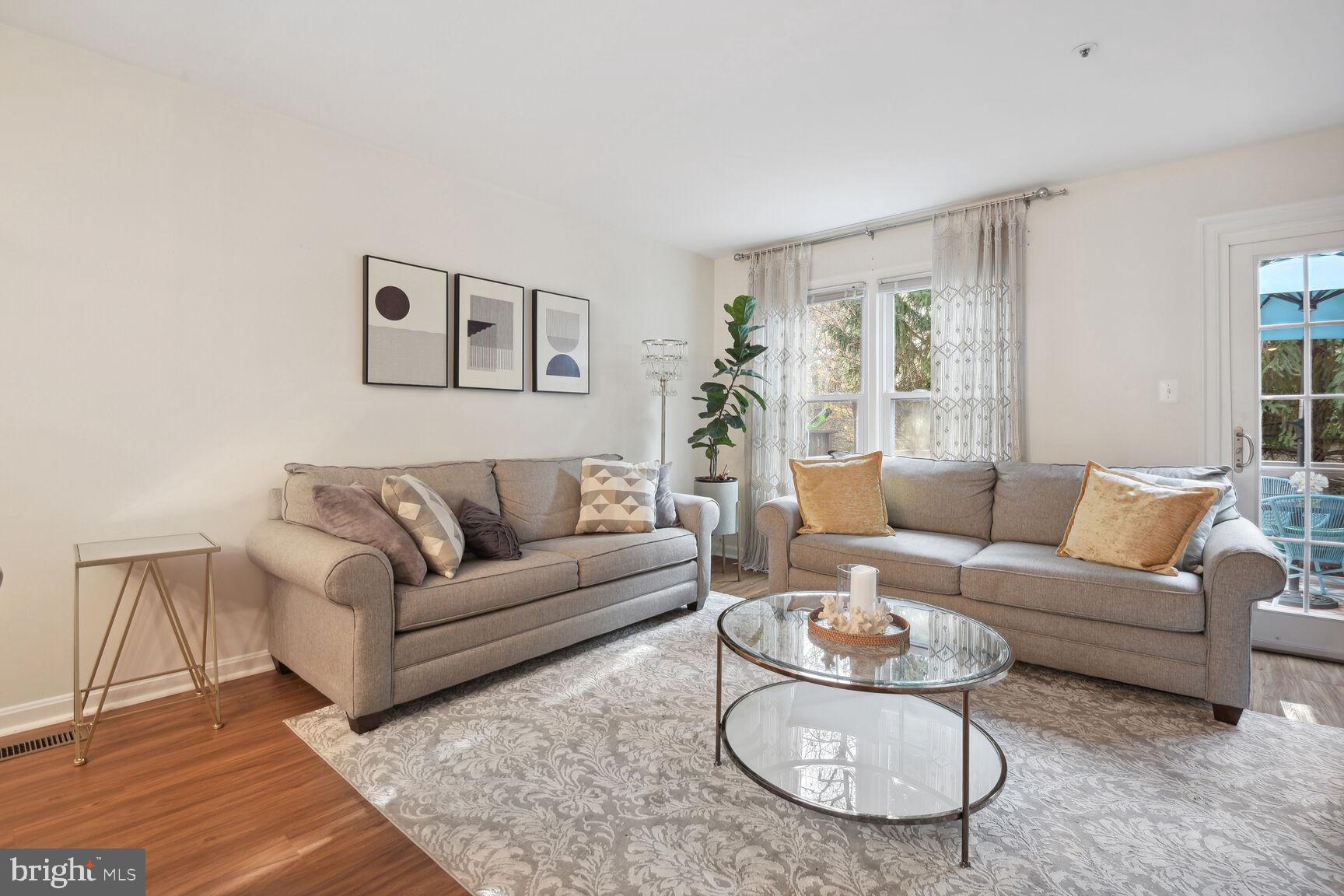 HOLLY POINTE - Residential Lease