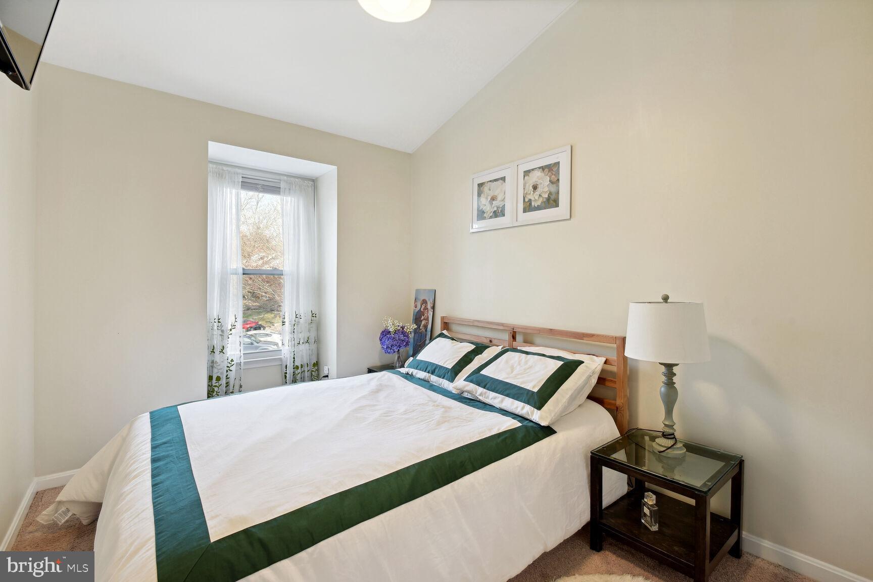 HOLLY POINTE - Residential Lease