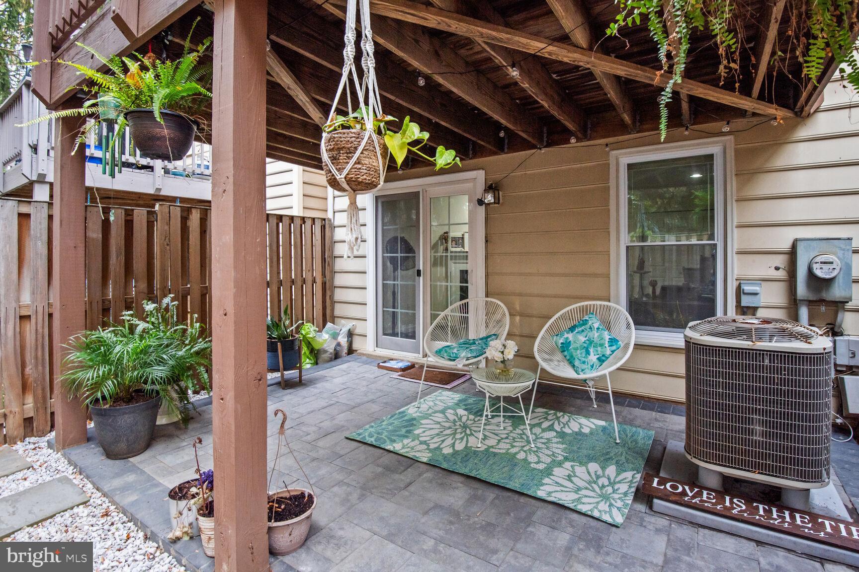 HOLLY POINTE - Residential Lease