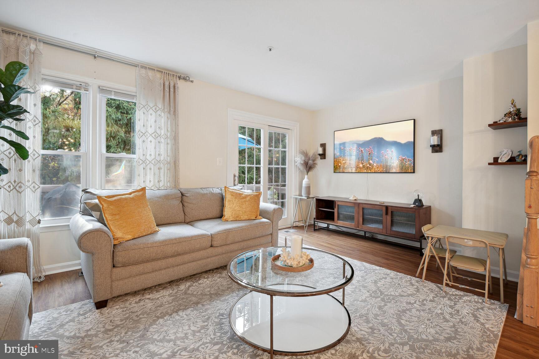 HOLLY POINTE - Residential Lease