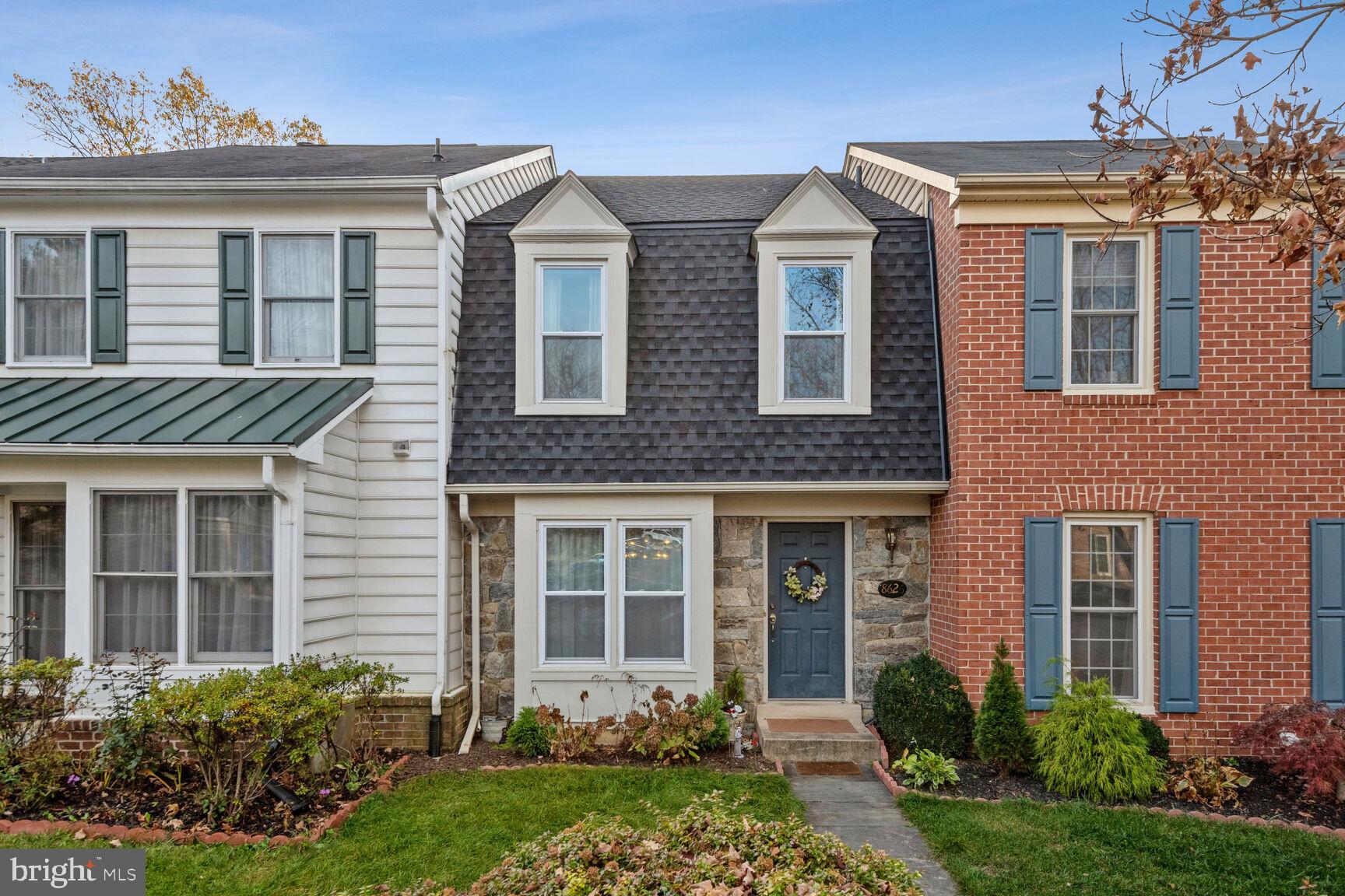 HOLLY POINTE - Residential Lease