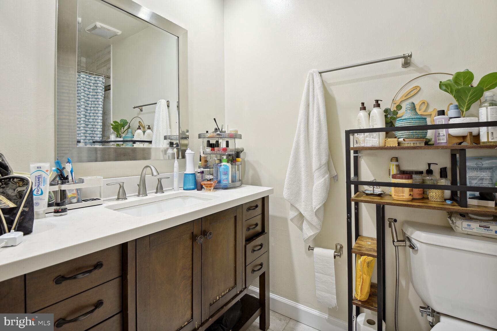 HOLLY POINTE - Residential Lease