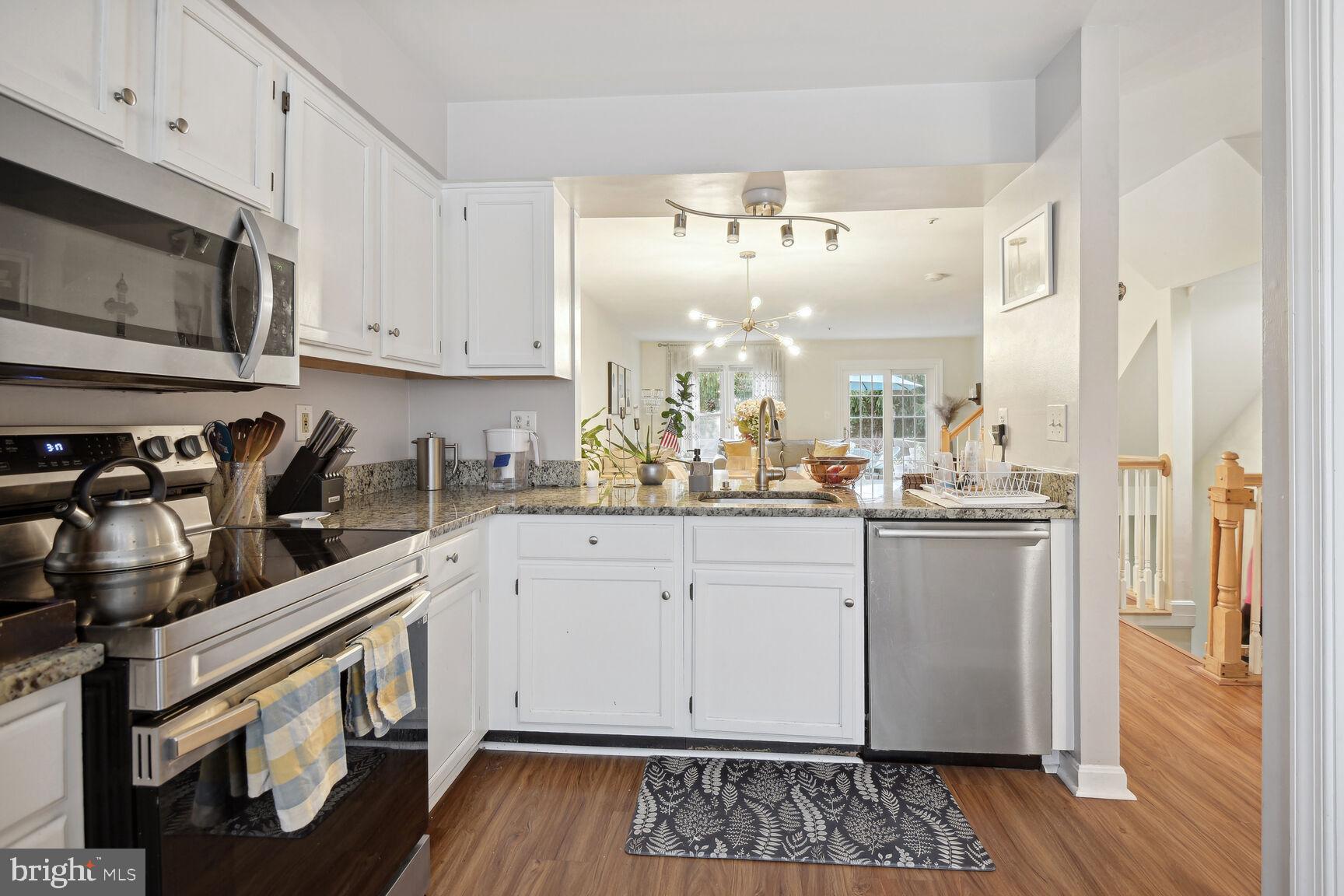 HOLLY POINTE - Residential Lease