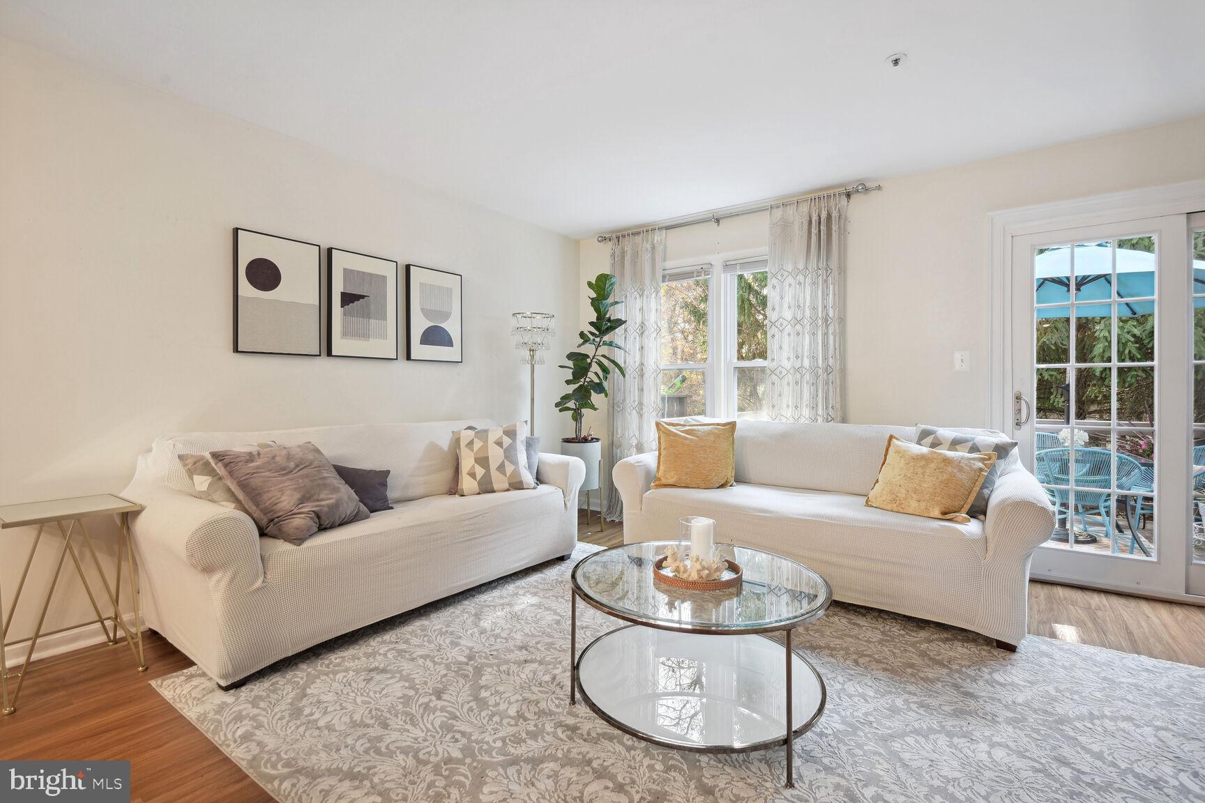 HOLLY POINTE - Residential Lease