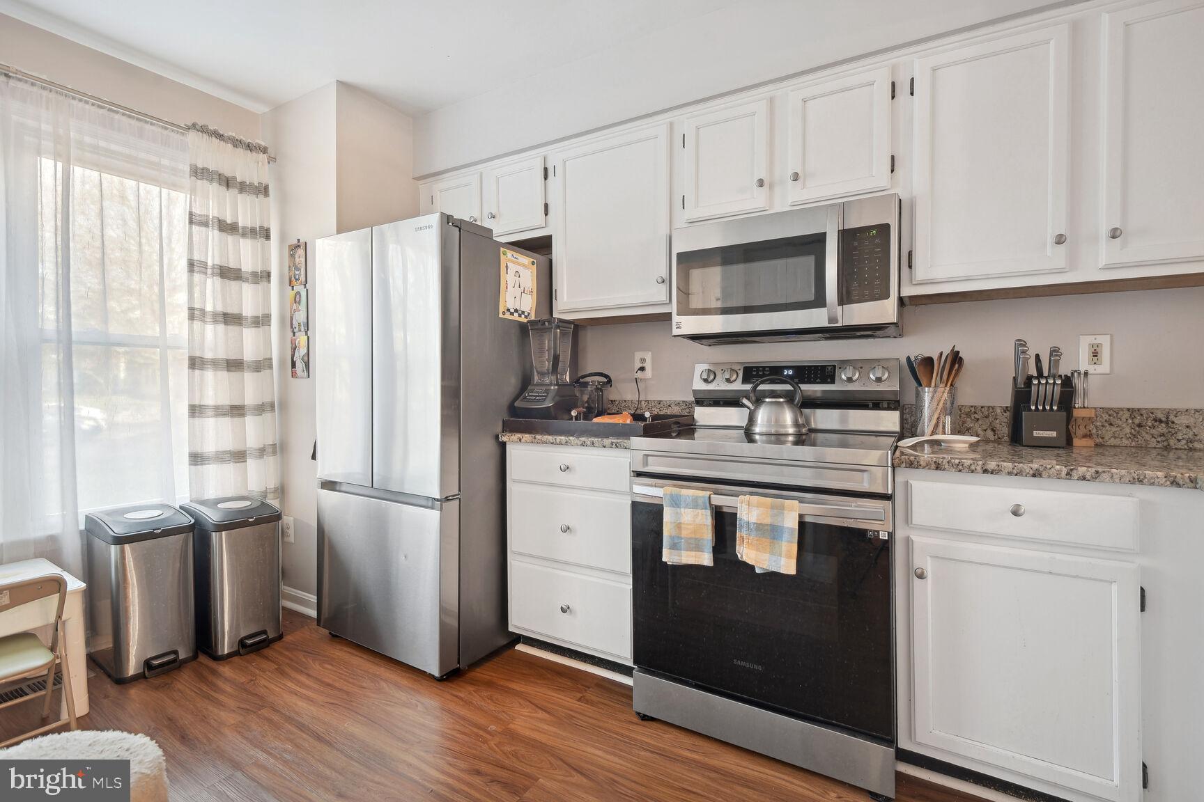 HOLLY POINTE - Residential Lease