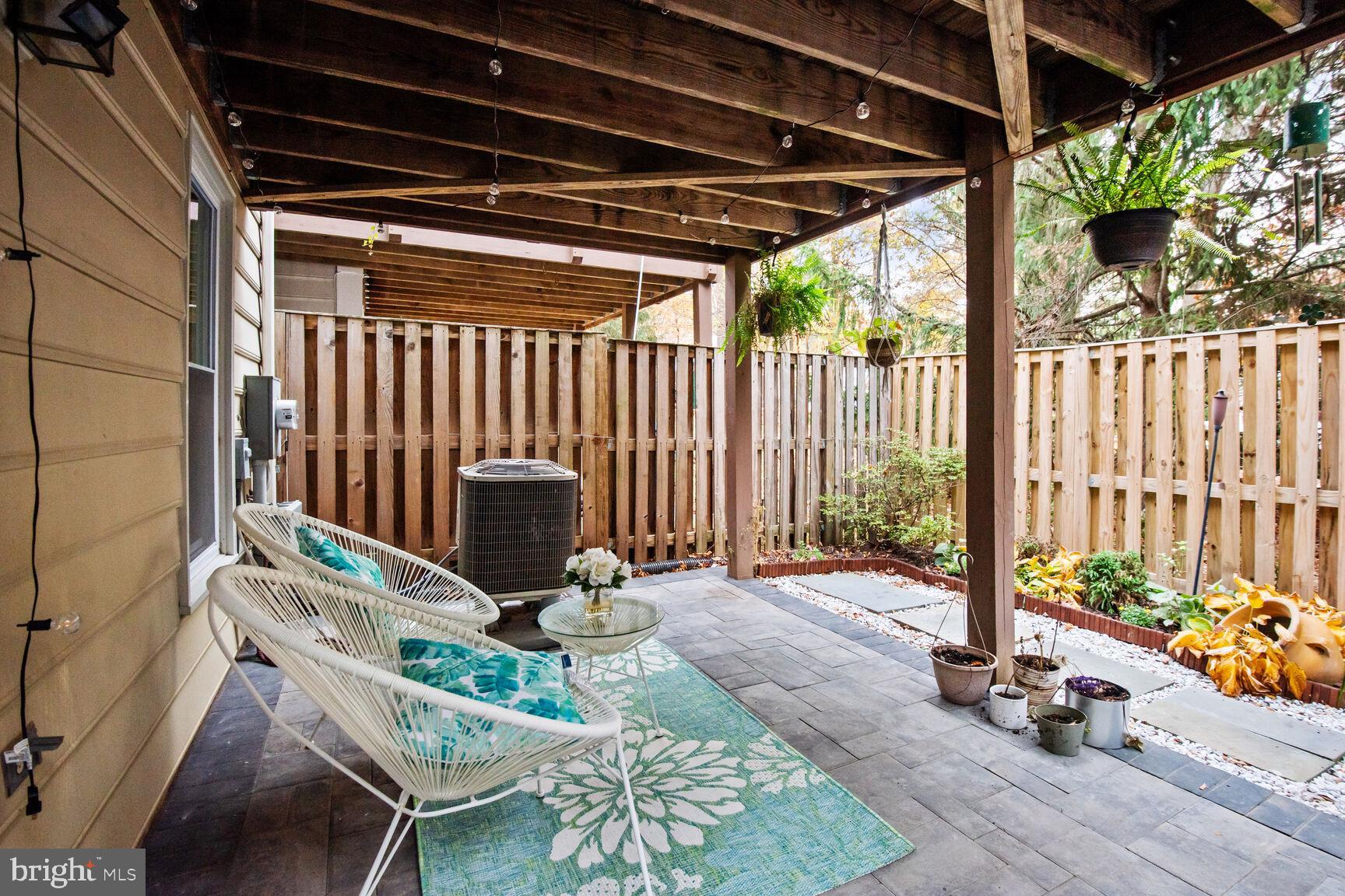 HOLLY POINTE - Residential Lease