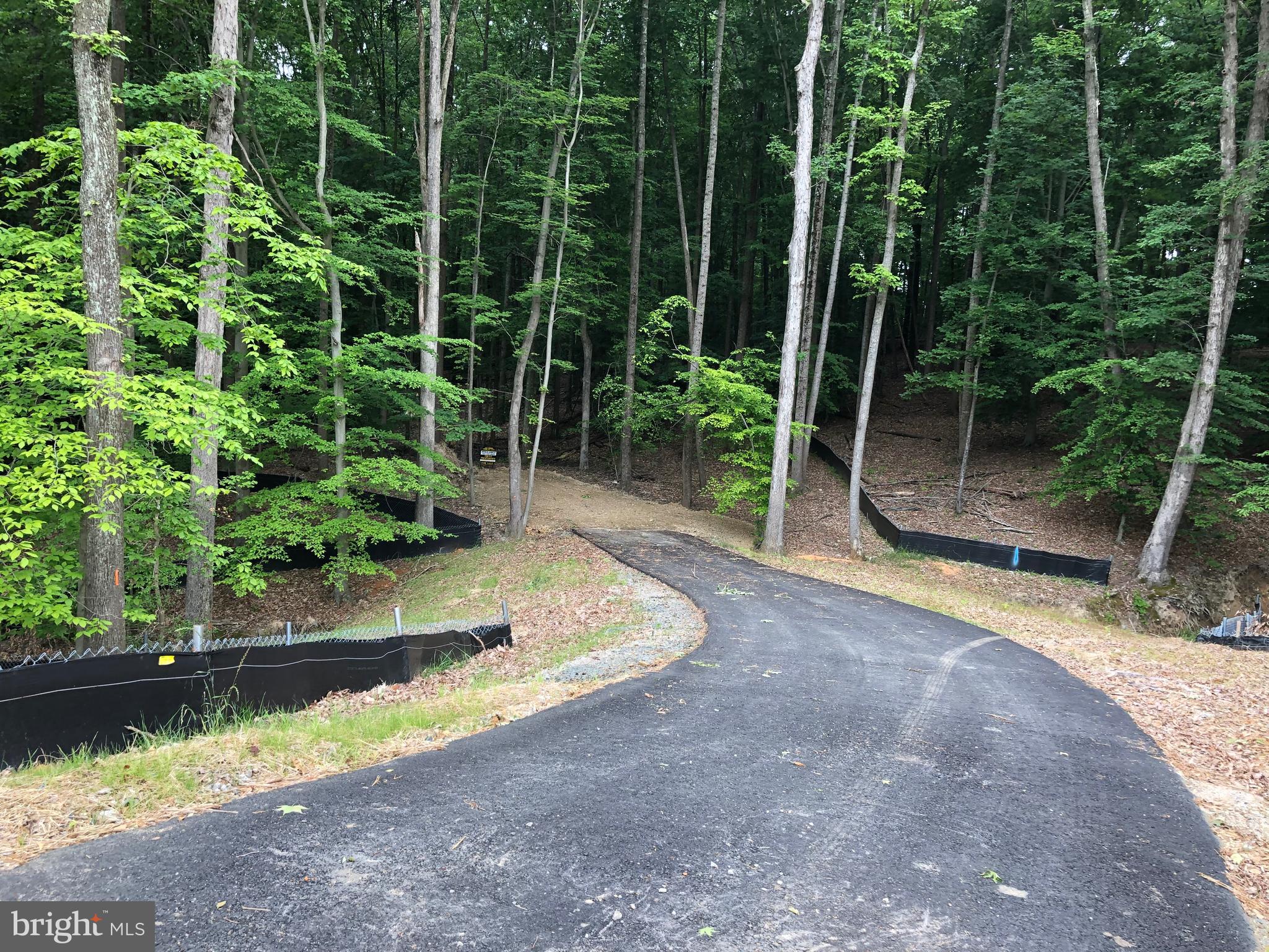 THOMPSON'S CROSSING - Land