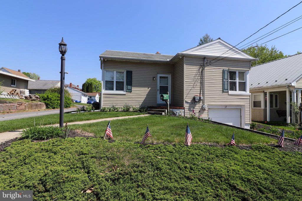 Photo of 17 S 6TH ST, AKRON, PA 17501 (MLS # PALA2033938)