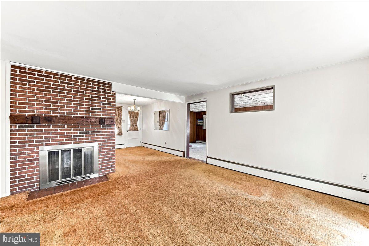 17 W PENNSBURY WAY