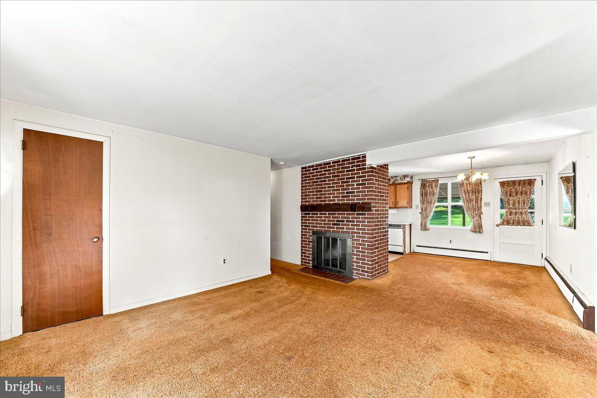 17 W PENNSBURY WAY