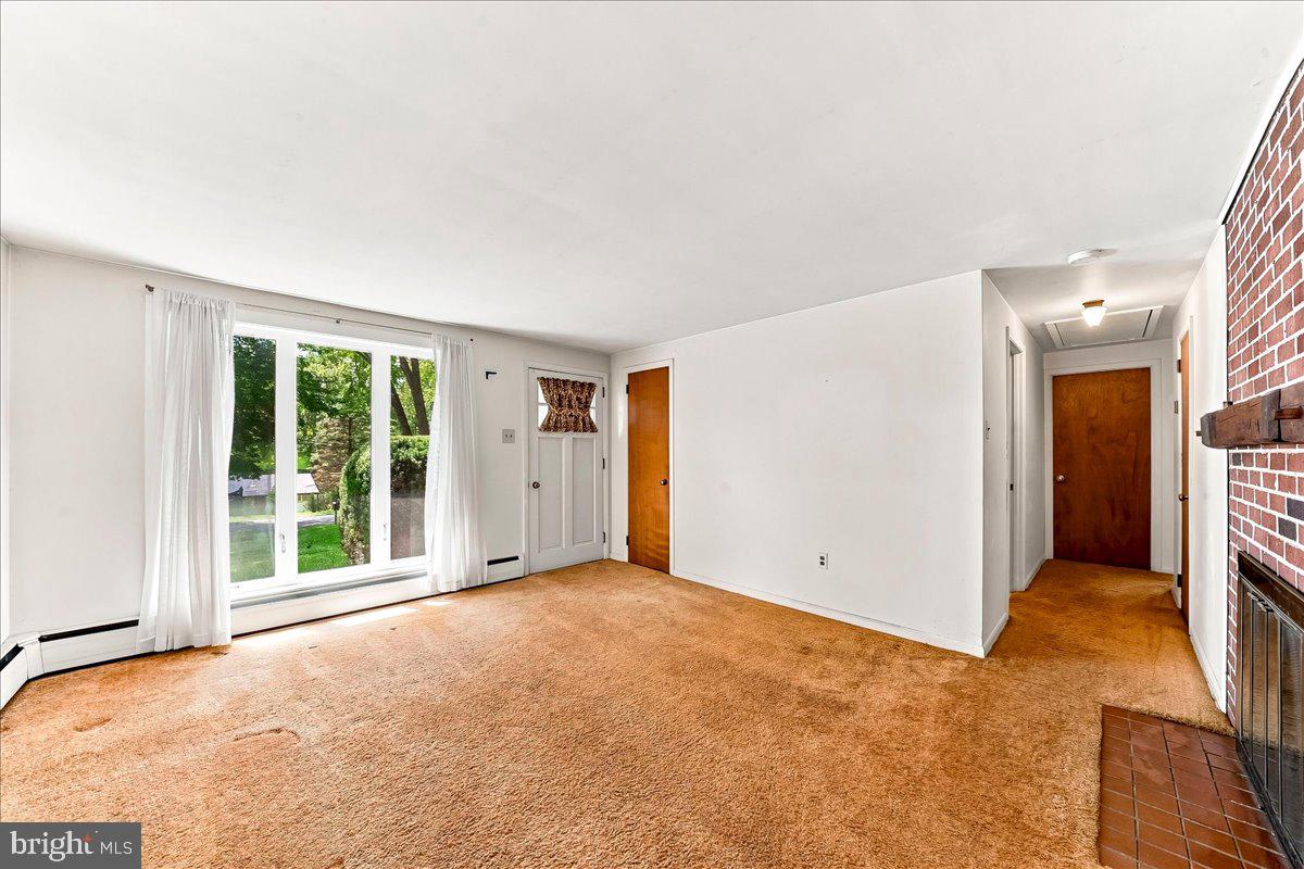 17 W PENNSBURY WAY