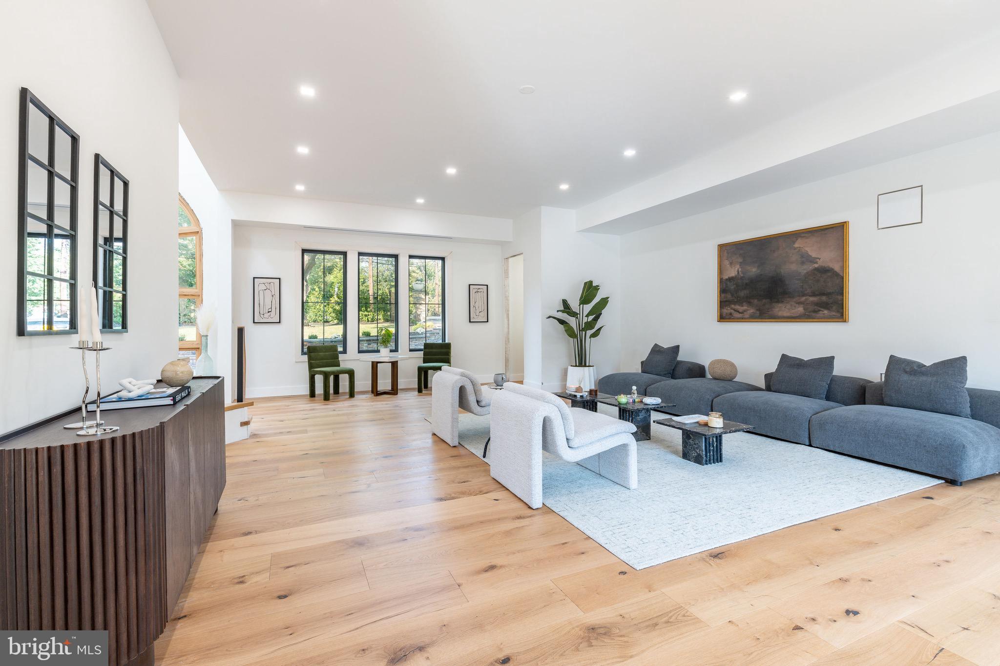 CHESTNUT HILL - Residential