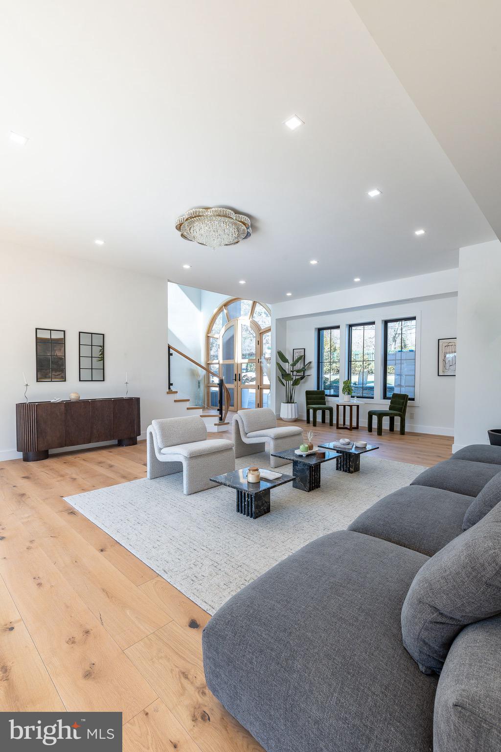 CHESTNUT HILL - Residential