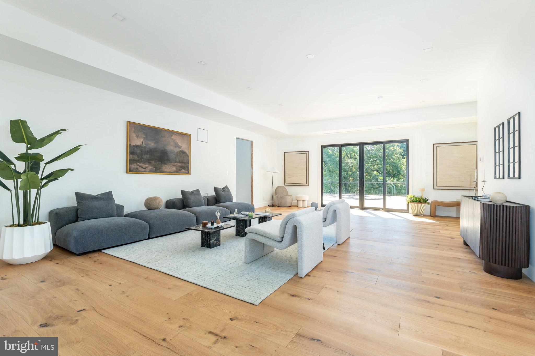 CHESTNUT HILL - Residential