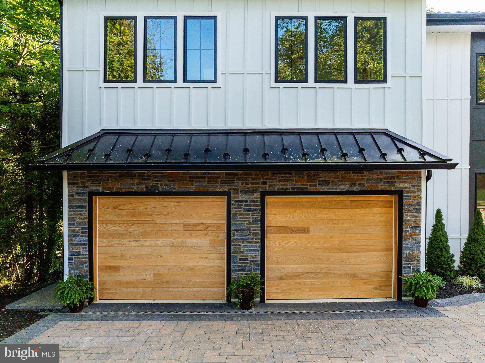 CHESTNUT HILL - Residential