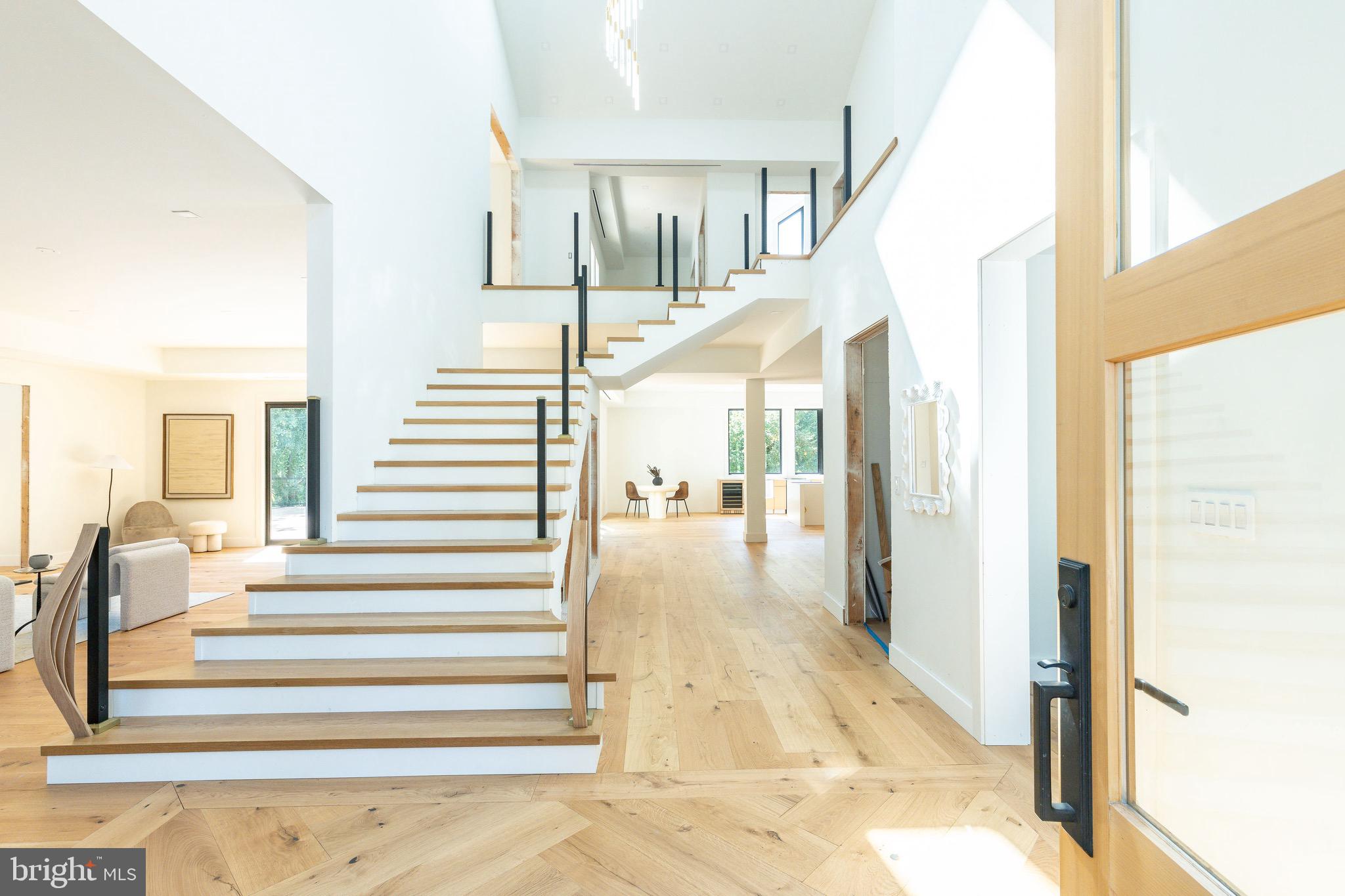 CHESTNUT HILL - Residential